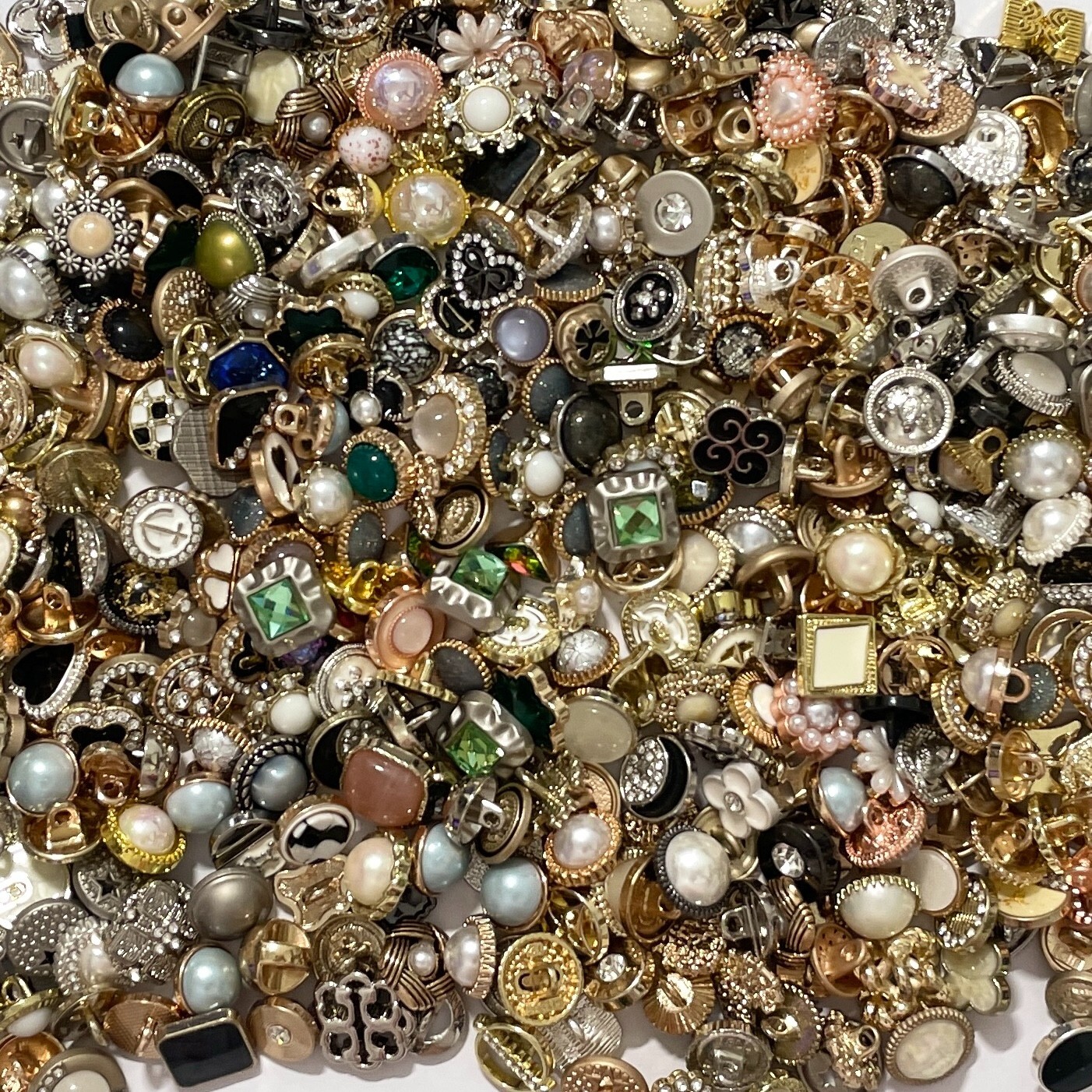 Vintage-now Costume Jewelry makeing Lots button Read Description 50pcs