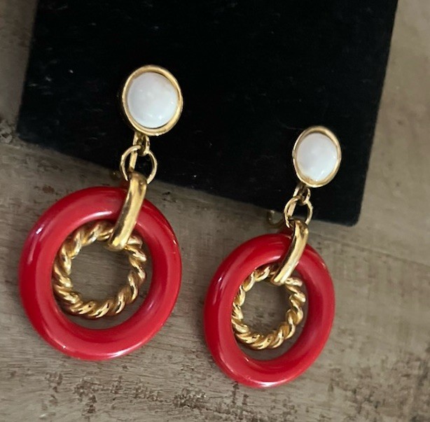 Vintage Red Gold White Double Circle Hoop 2” Drop Resin Stone Clip On Earrings