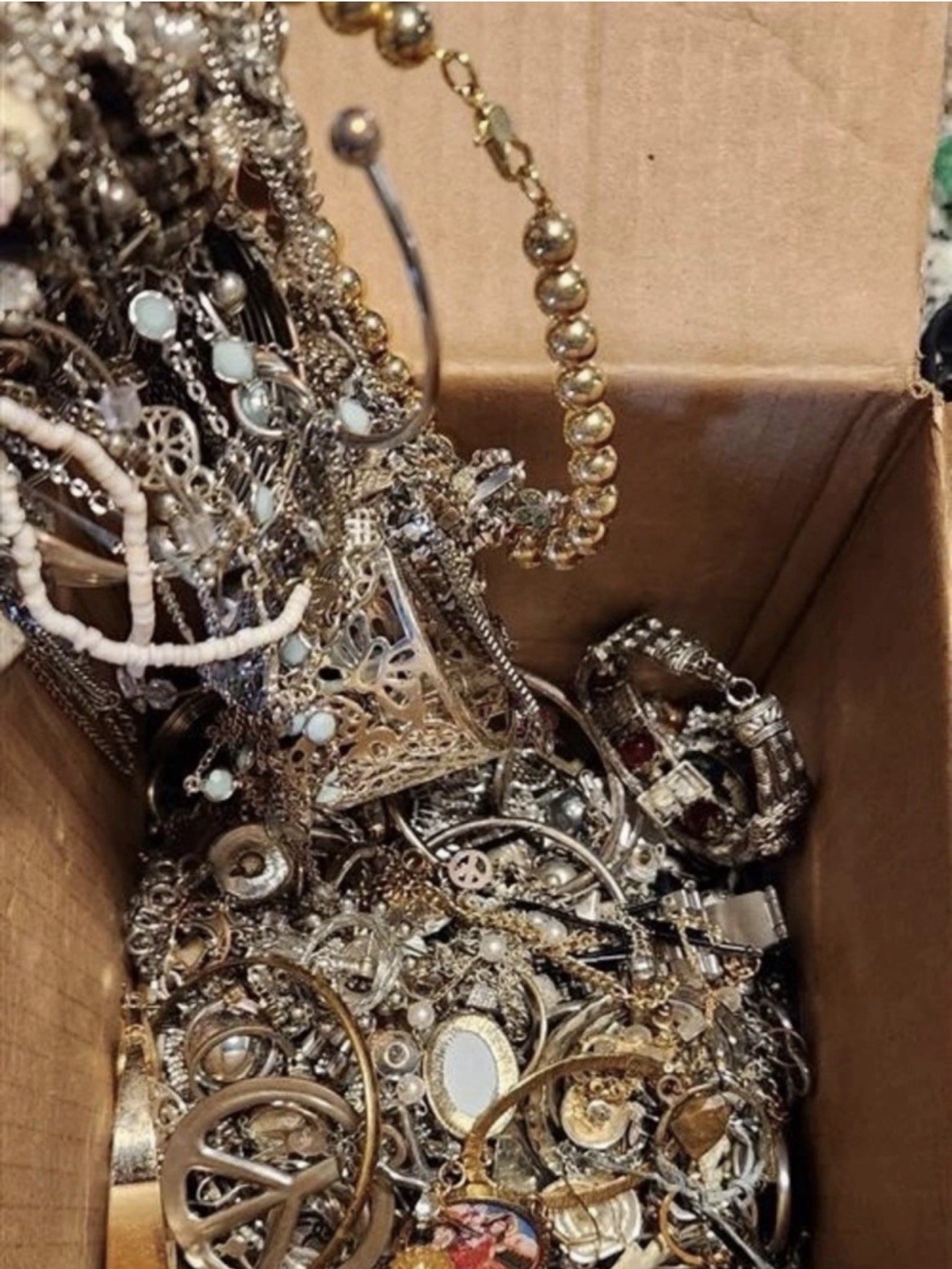 Vintage 2 Mod Jewelry Lot | Cameo Gold Pearl Mix | 2LB Elite Discovery