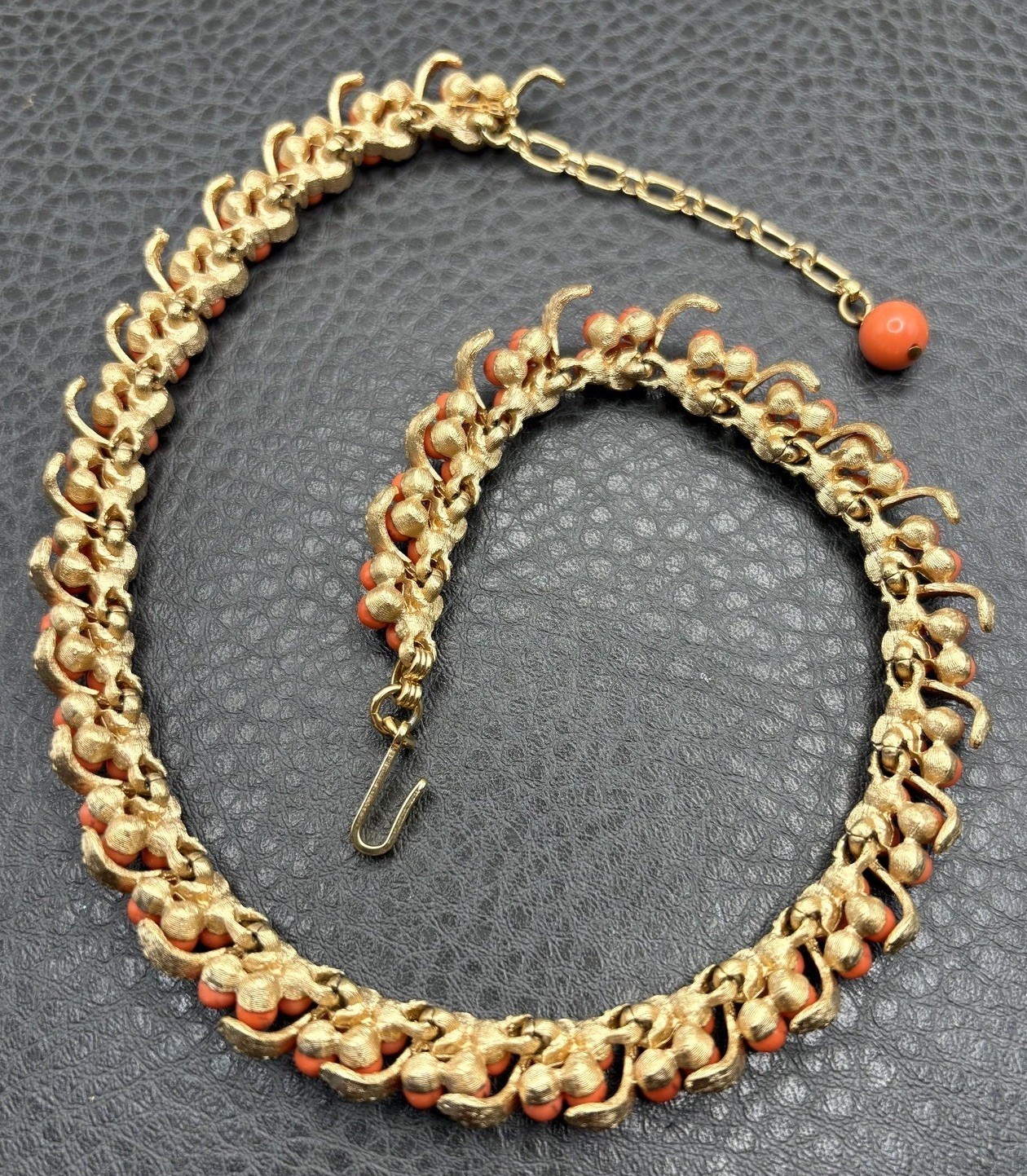 Vintage Trifari Samara C.1964 Gold Tone Faux Coral Bead Choker Necklace EXC!!