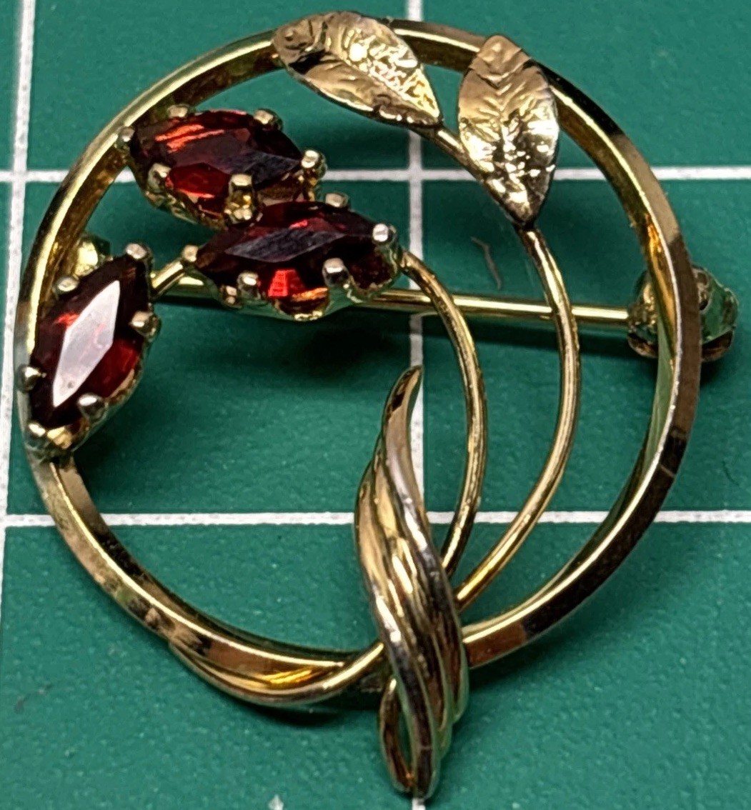 VTG Unsigned Gold Tone Marquise Cut Prong Set Garnet Stones Brooch .75”