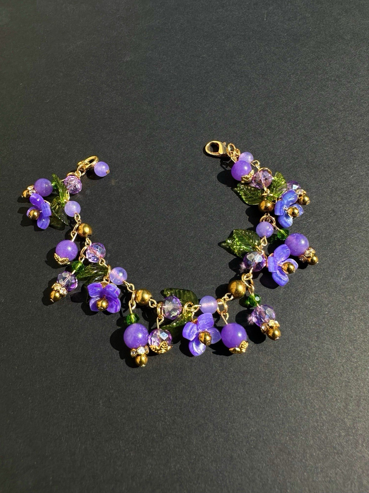 Gold Tone 7.5” Vintage Style – Green Leaf, Purple Flower Charm Bracelet.