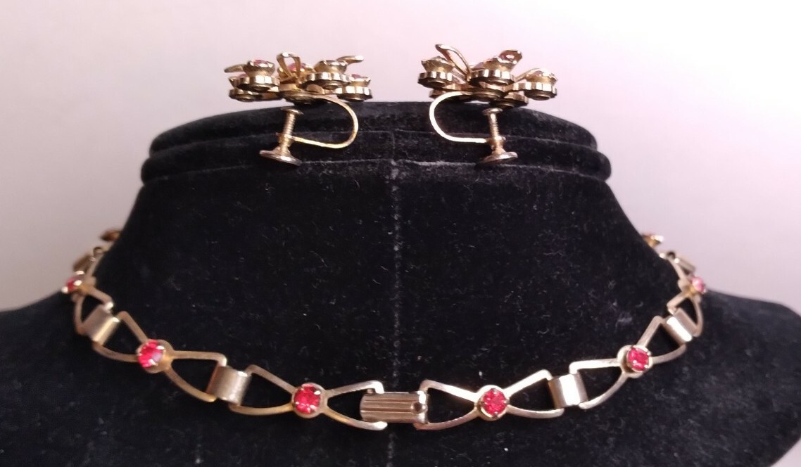 Vtg. Small Necklace & Screw Back Earrings Red Rhinestones Set In Goldtone Metal