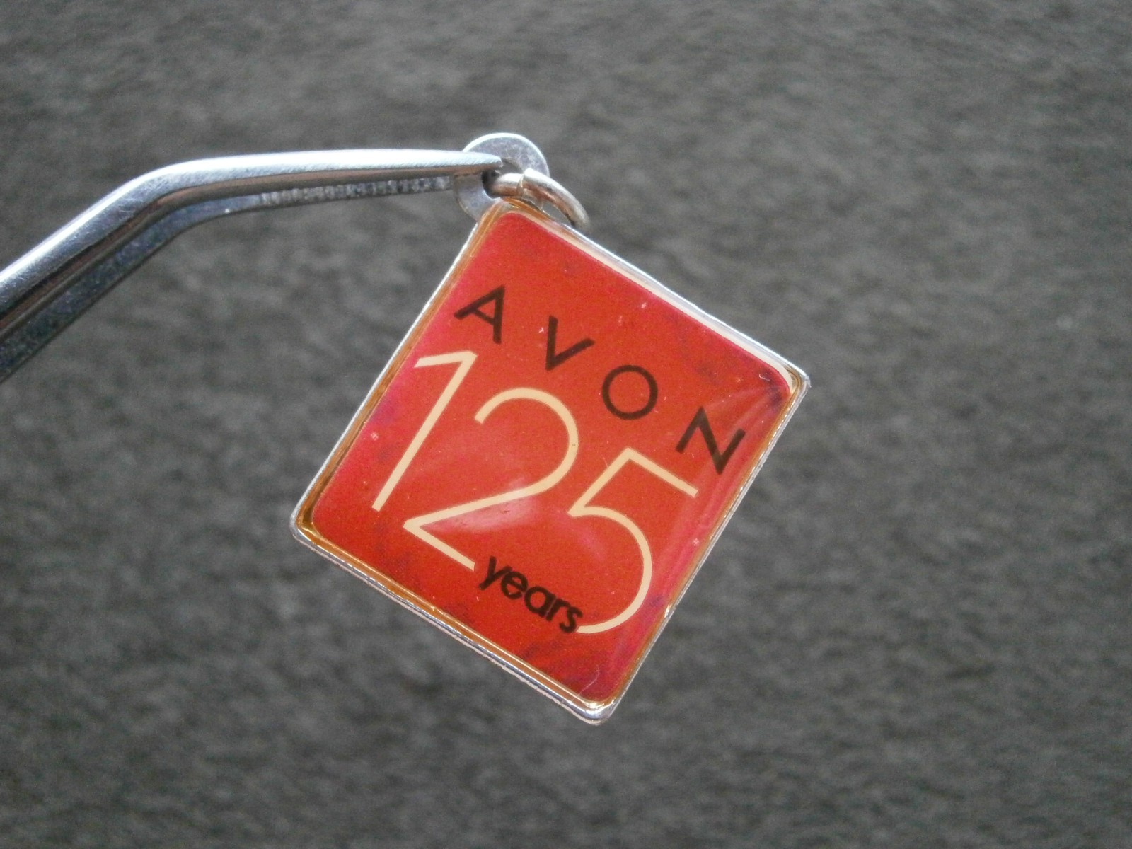 Avon 125 Years Anniversary 2011 Silvertone Enamel Bracelet Charm Pendant 3.4g