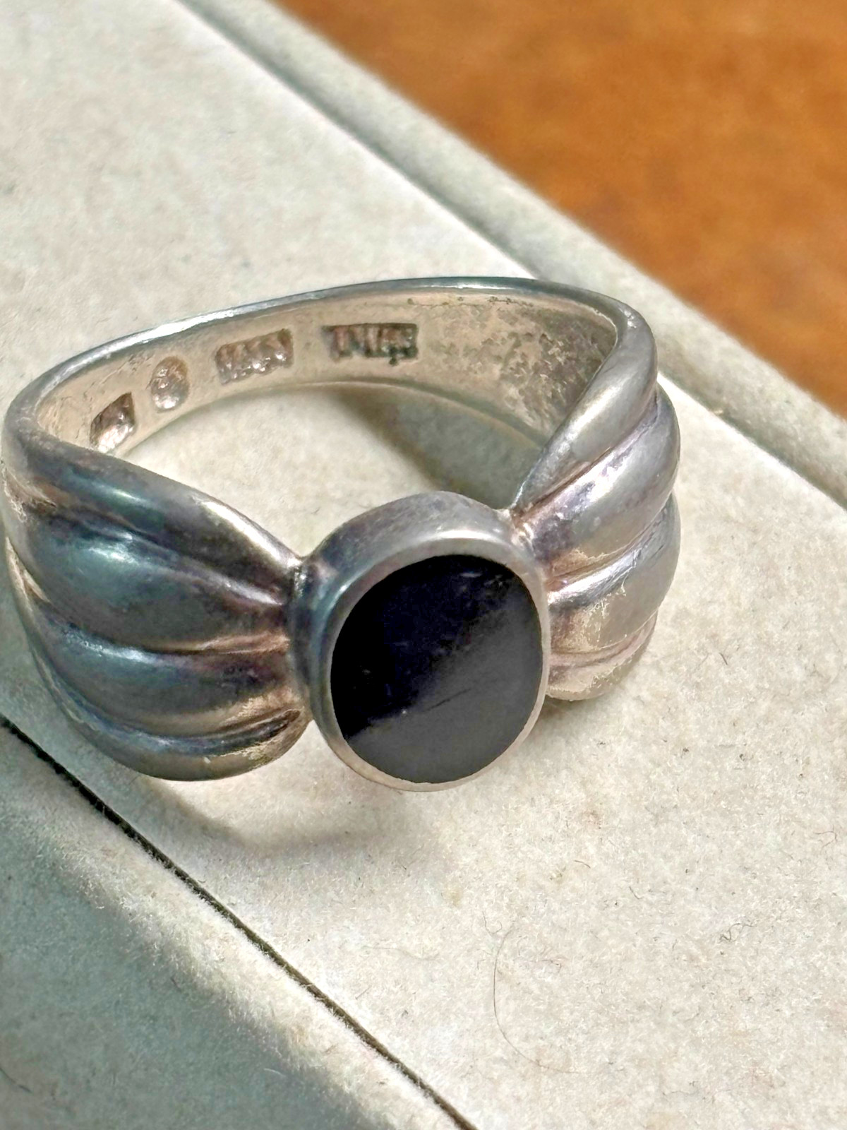 HELEN ANDREWS Vtg HAN THAI 925 Sterling Silver sz 8.5 RING Black Onyx Cabochon