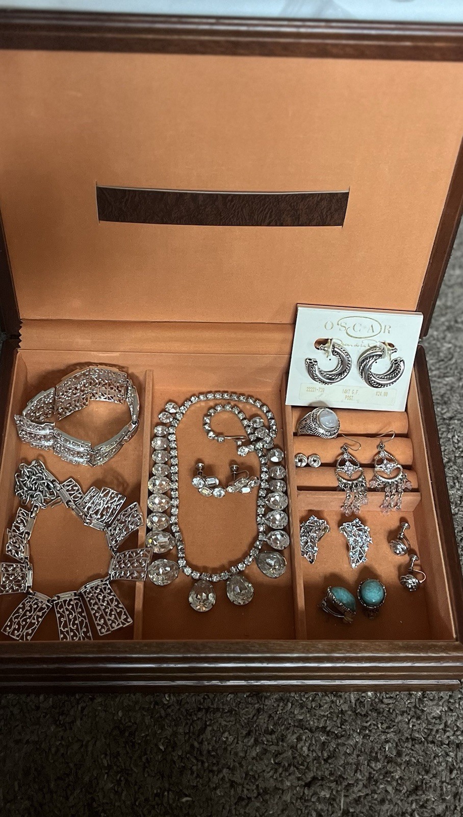 VINTAGE JEWELRY- ESTATE FIND-GOLD & SILVER TONE Lot Of 18! Oscar De la Renta 🔥