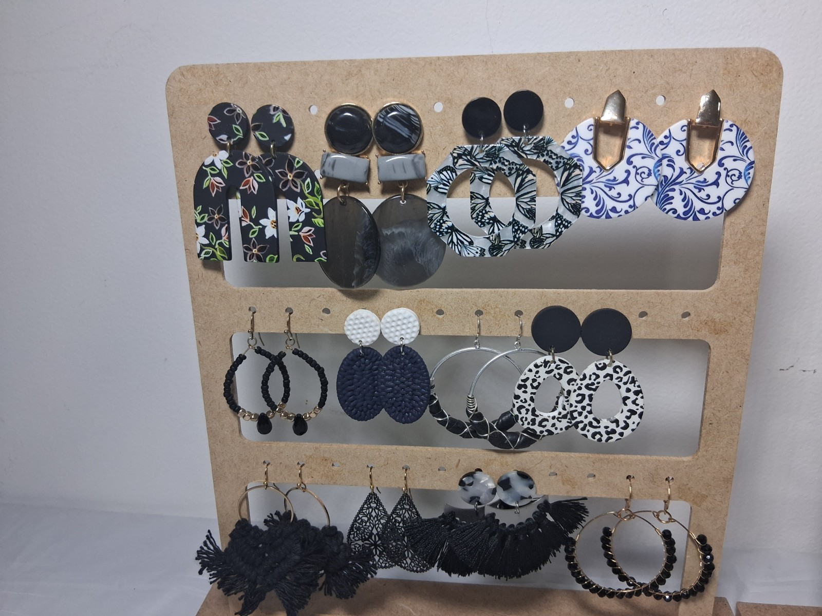Vintage Women’s Fashion Earrings Mixed Lot 12pc Black/White Mixed Materials