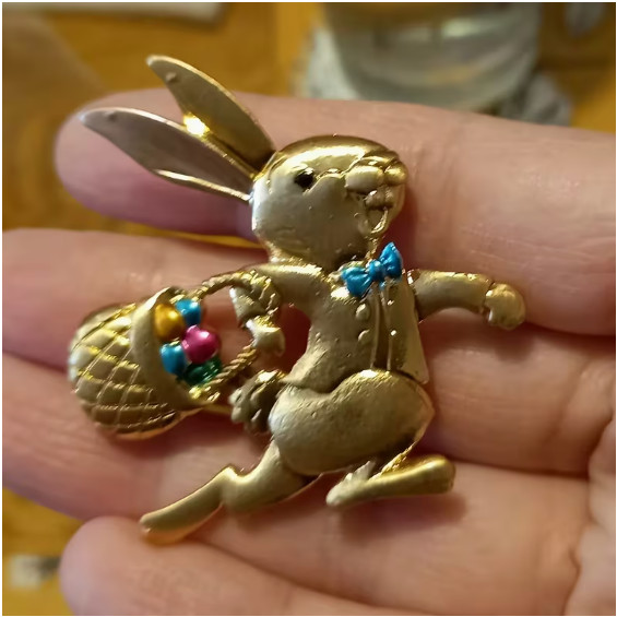 BROOCH- ESSHPULE Rabbit Brooch- Vintage Baroque, Zinc Alloy
