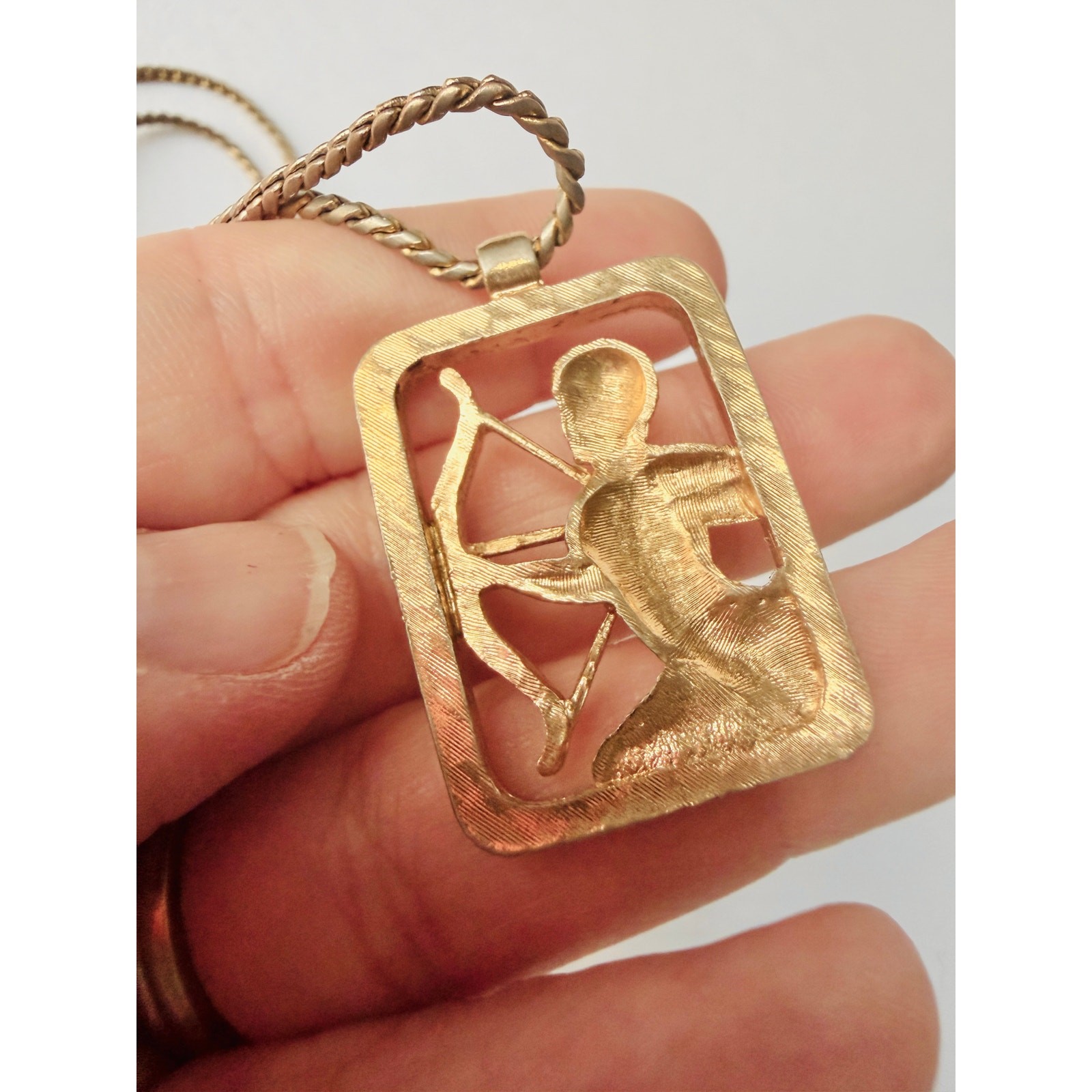 Vintage Avon Sagittarius Zodiac Necklace Star Signs Archer Pendant 18”