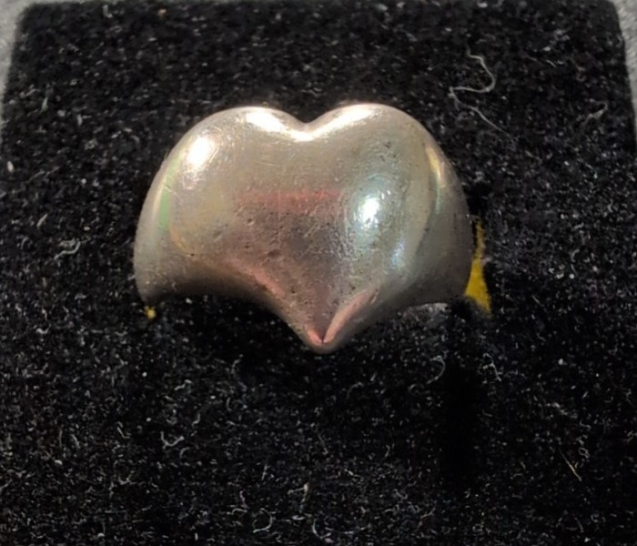 Sterling Solid Heart Ring – Silver – Valentine – Love – Vintage – Sz 6 no stone