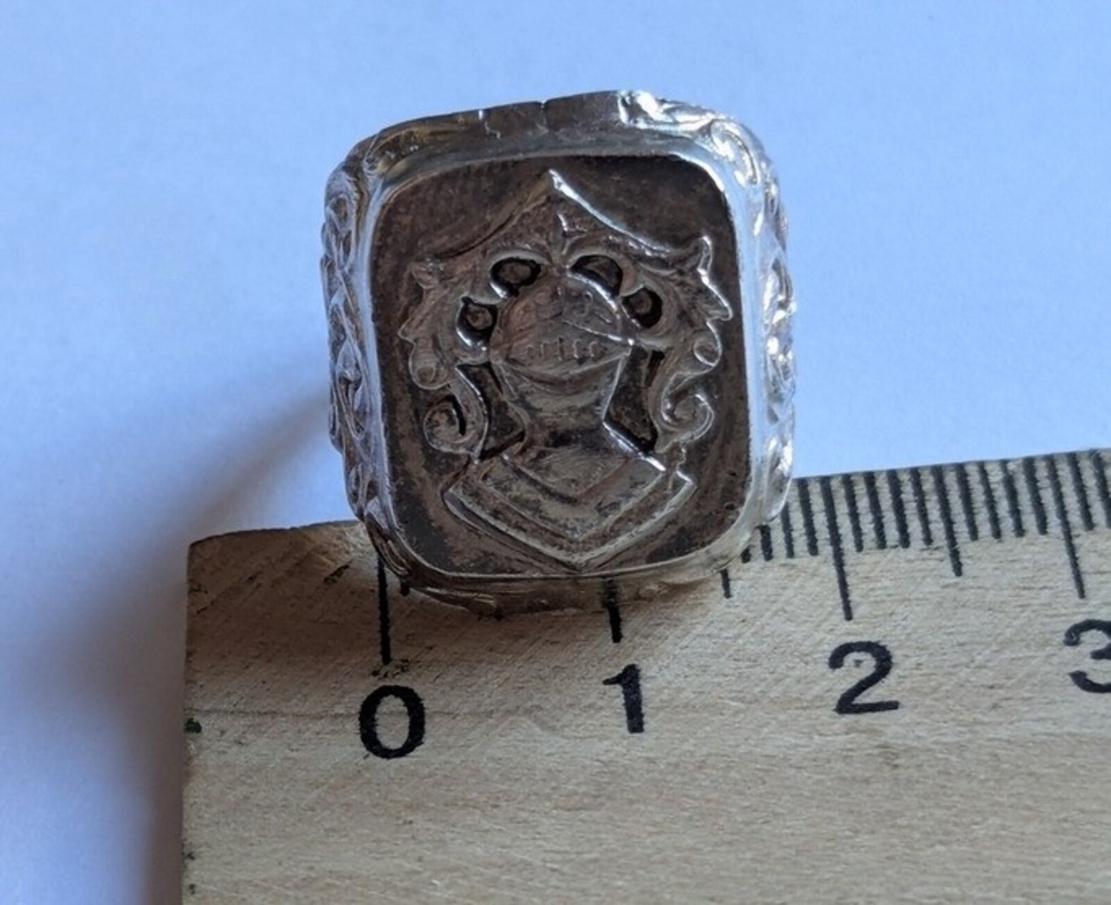 Vintage men’s signet ring sterling silver 925 Size 9.5 Weight 8.94 g. Knight.