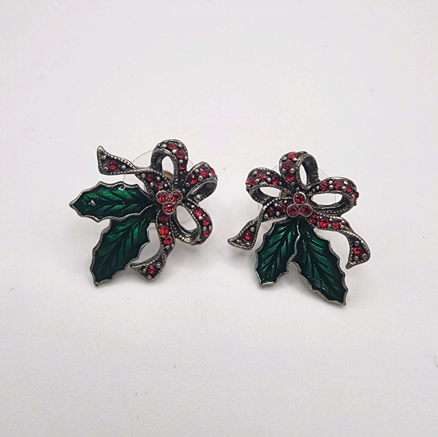 Vintage Christmas Holly Leaf Bow Earrings Red Green Enamel Cute Holiday Jewelry