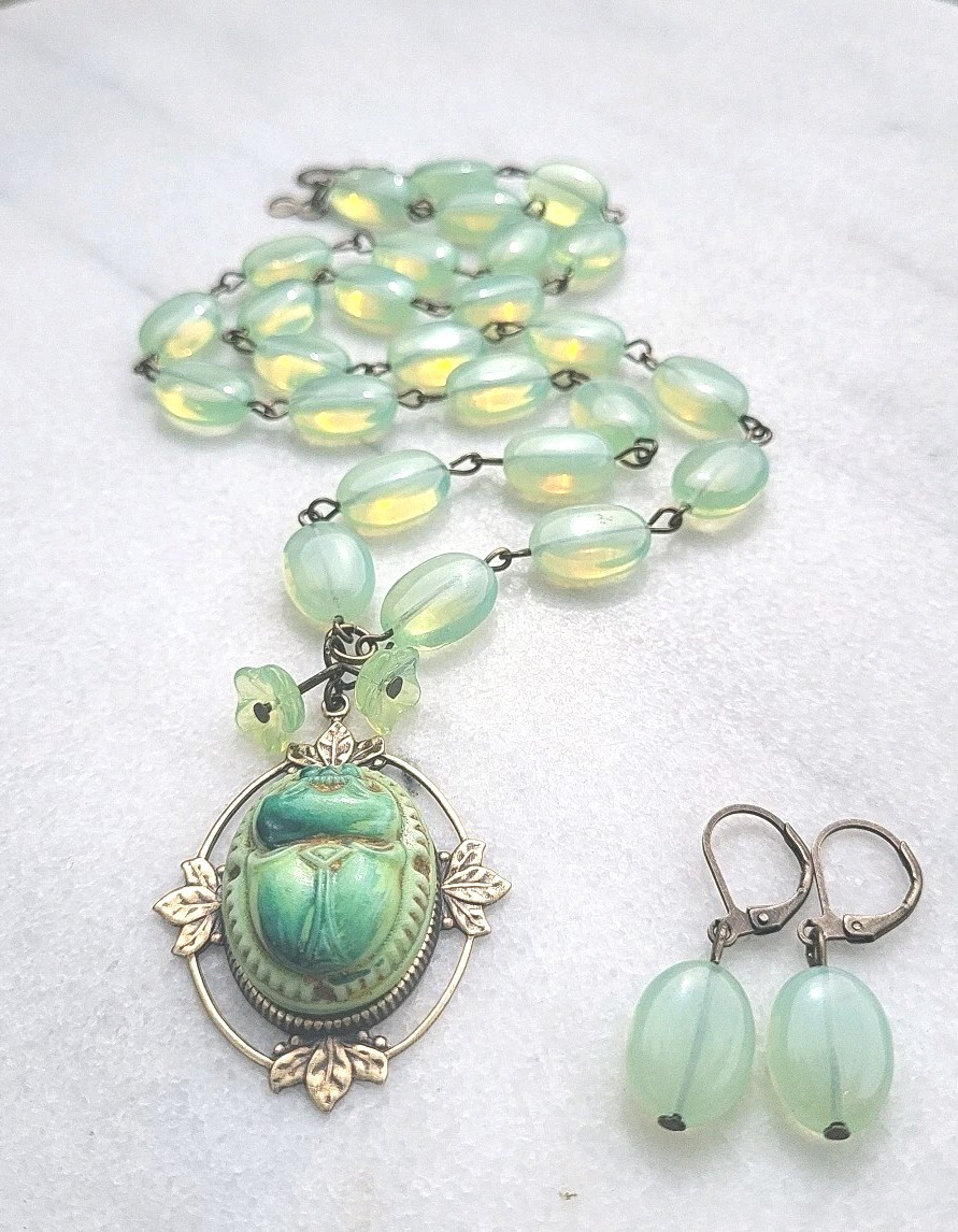VINTAGE NEIGER EGYPTIAN SCARAB PENDANT OPALITE BEAD URANIUM FLOWER NECKLACE SET