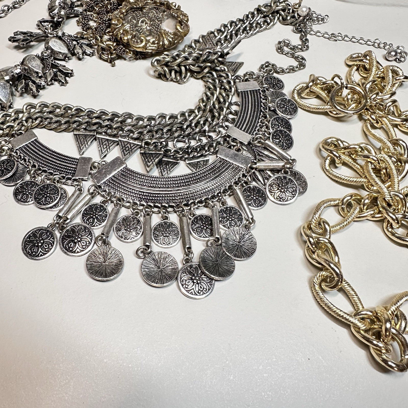 Mixed Lot Of 10 Necklaces Contemporary Costume Jewelry 1lb 5 oz