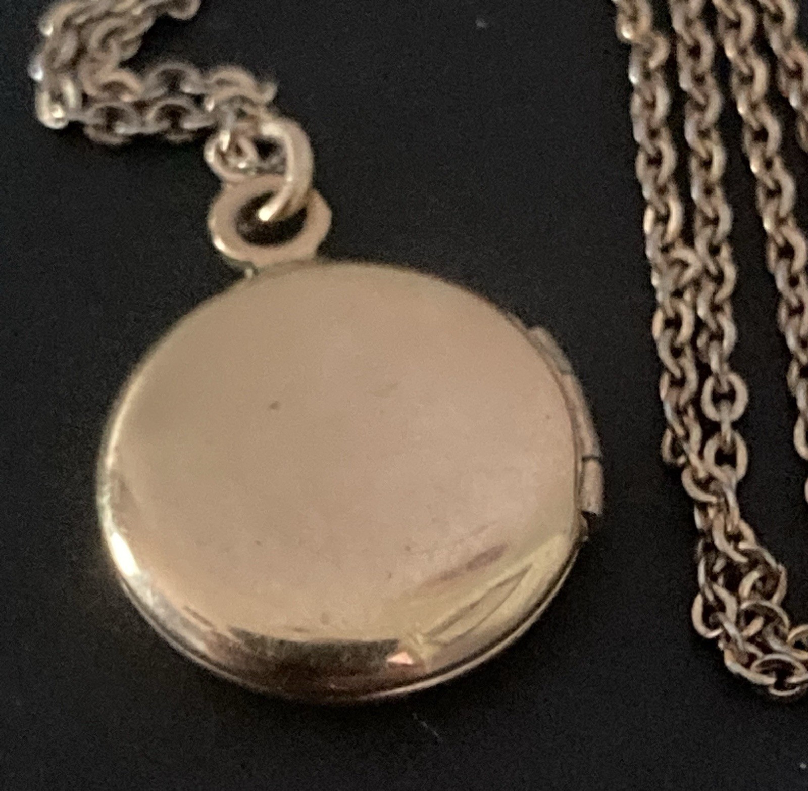 Vintage Gold Fill Locket Tiny Etched Round Photo Charm Chain 14.5″ Pendant