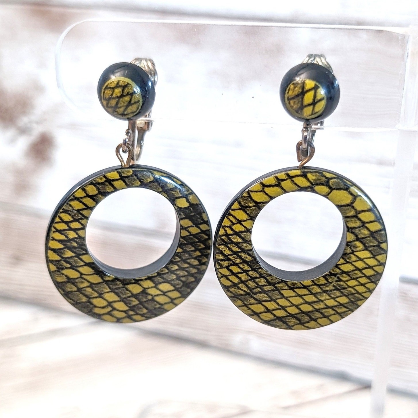 Vintage Clip On Earrings 1 & 5/8″ Very Large Stunning Scale Pattern Dangle Drop
