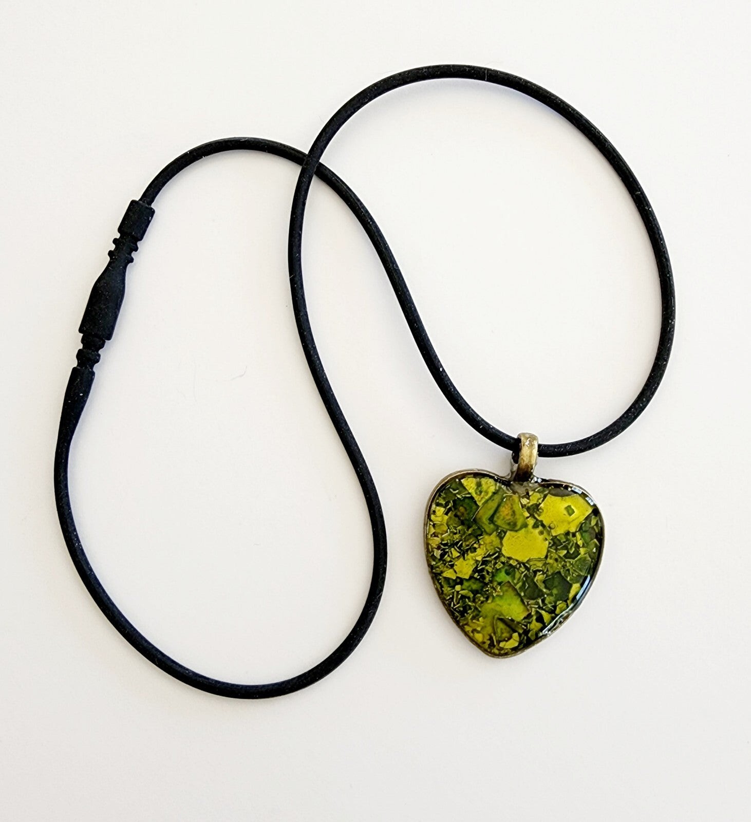 Vintage Heart Inlay Necklace Acrylic/Resin Handmade Rubber Loop Maine B67