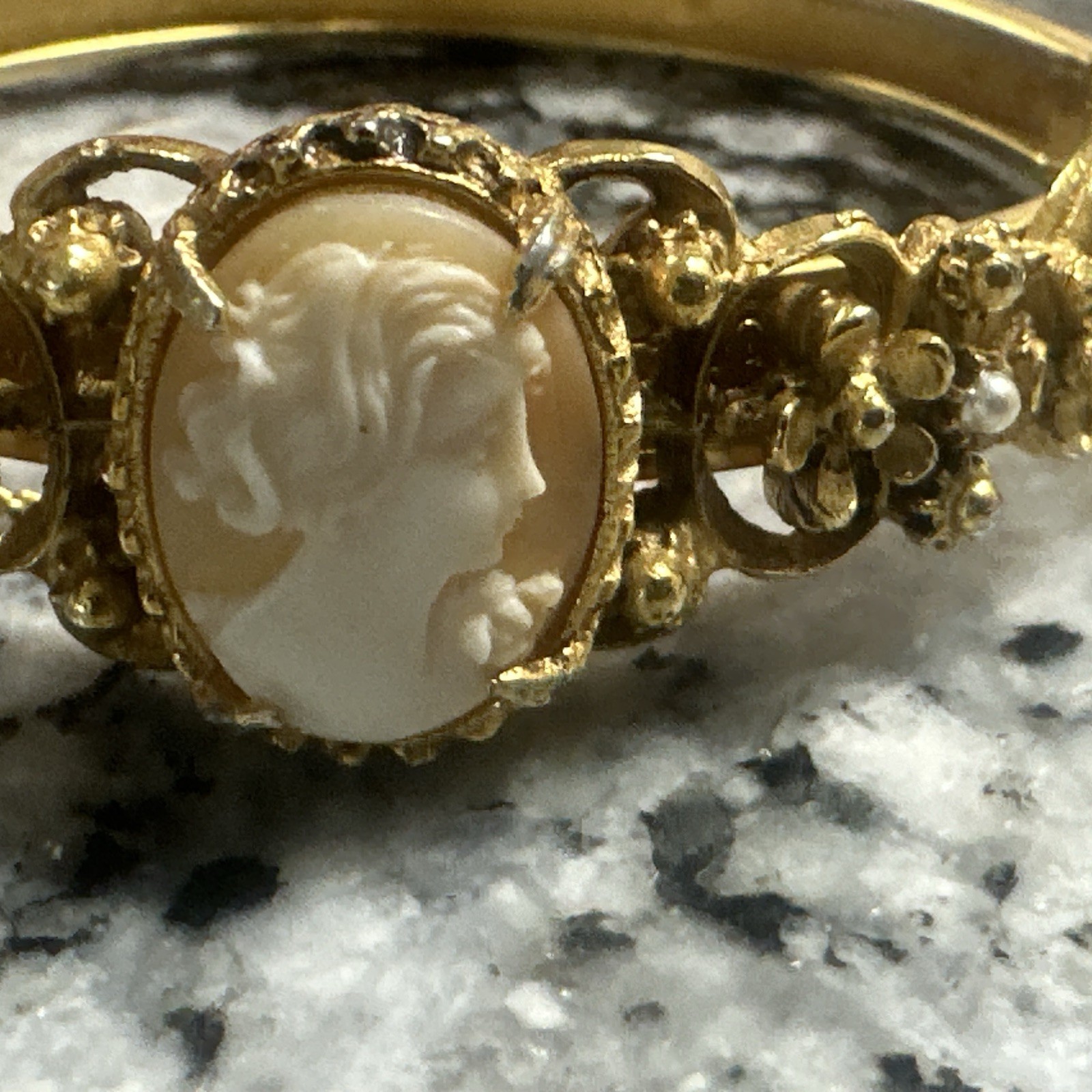 Vintage FLORENZA Bangle Bracelet Cameo Seed Pearls Gold Tone Hinged 6 1/4”
