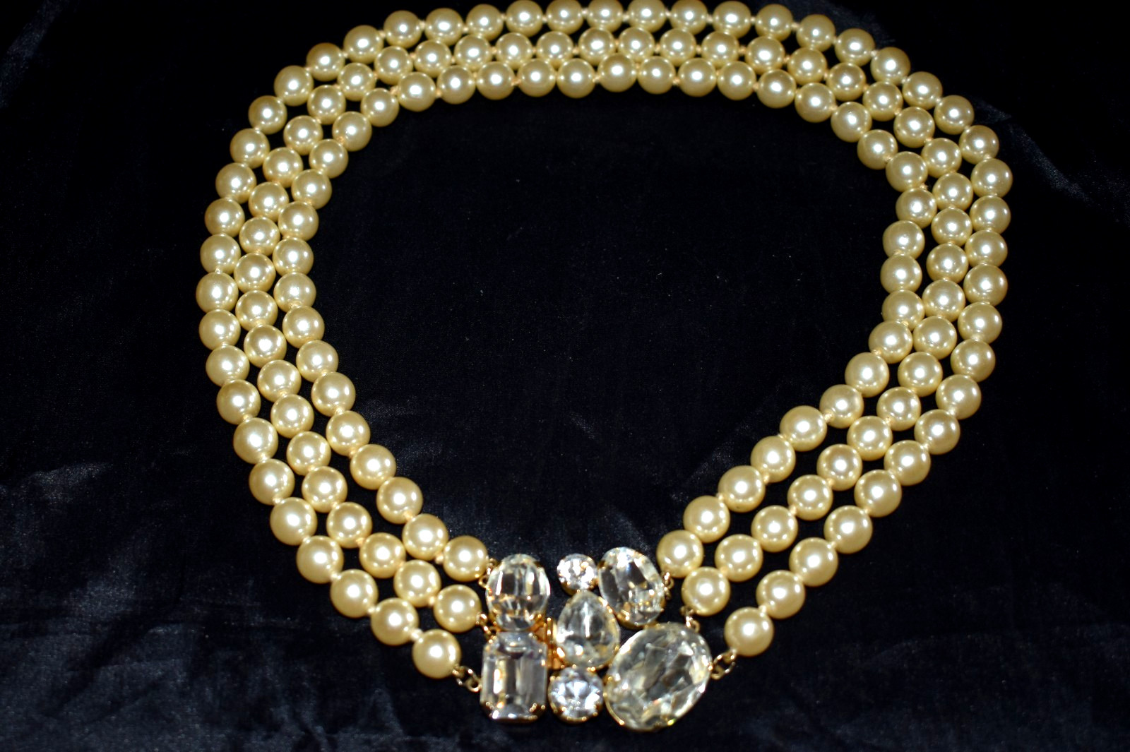 Vintage UNBRANDED Cream Faux Pearl 3 Strand Necklace Clear Glass Stones 20” B1
