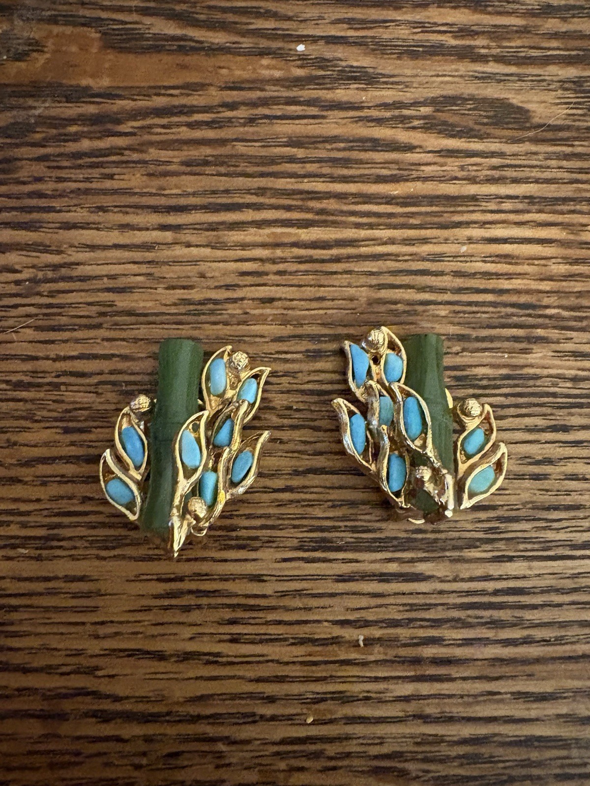 VINTAGE SWOBODA jade & Turquoise Bamboo Shape Clip Earrings 1” Leaves Plant