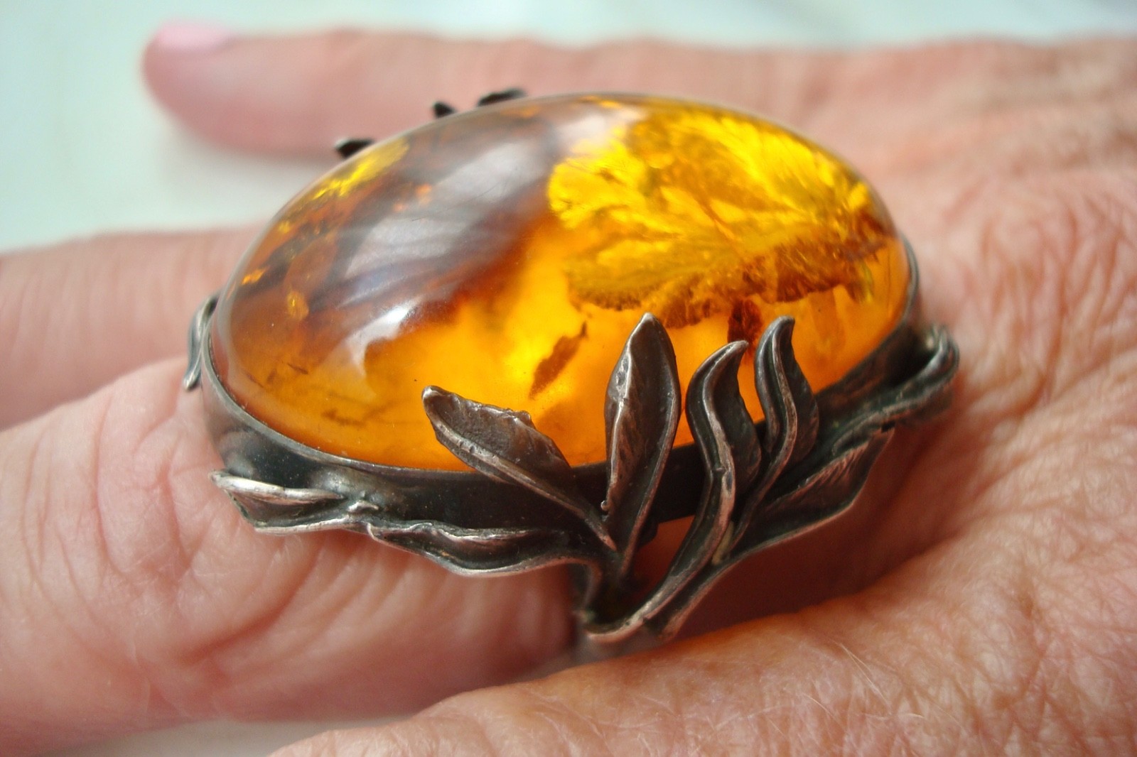 LARGE 1 ½” x 1 ⅜” Vintage AMBER STERLING Silver LEAVES RING 19.5 grams Size 8