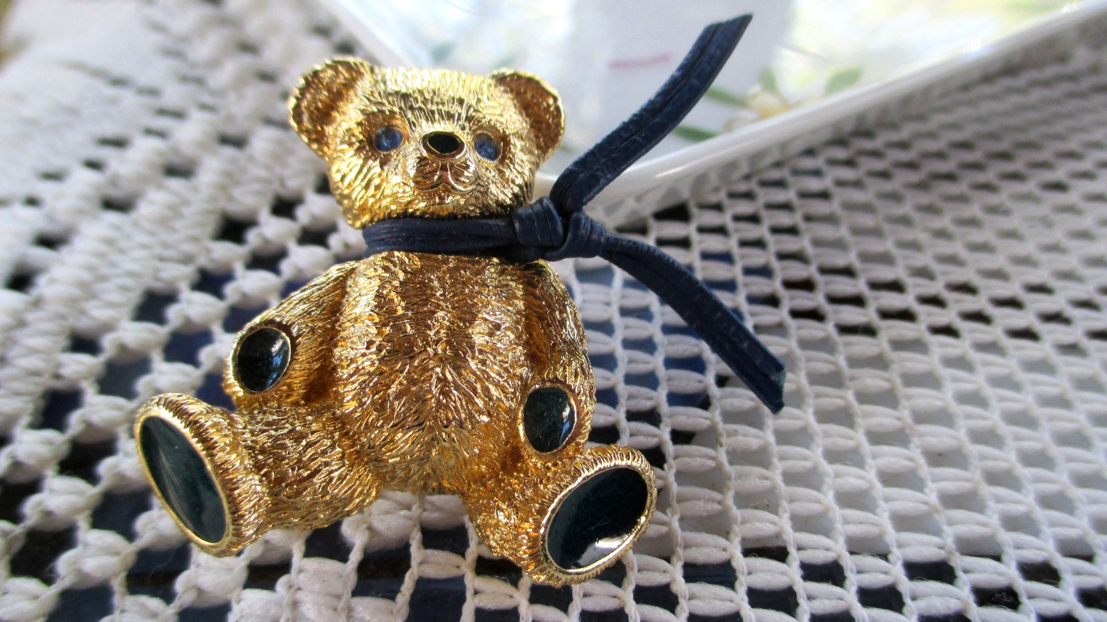 BURBERRY’S TEDDY BEAR BROOCH BLUE LEATHER SCARF VINTAGE UNITED KINGDOM