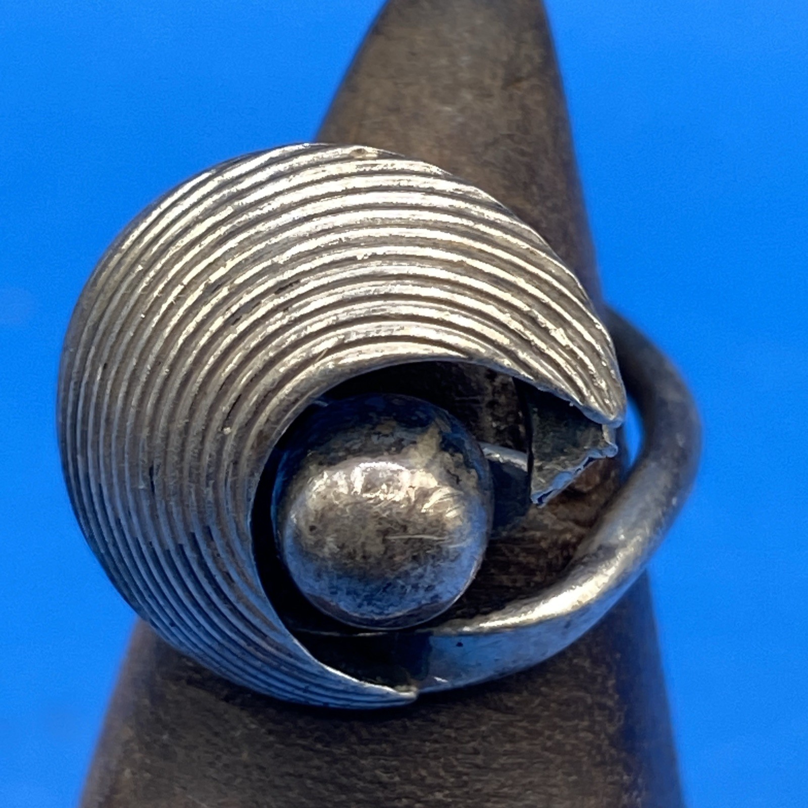 Vintage RING Sterling Silver sz 6 unknown signed Artisan Modernist design 4.2 g