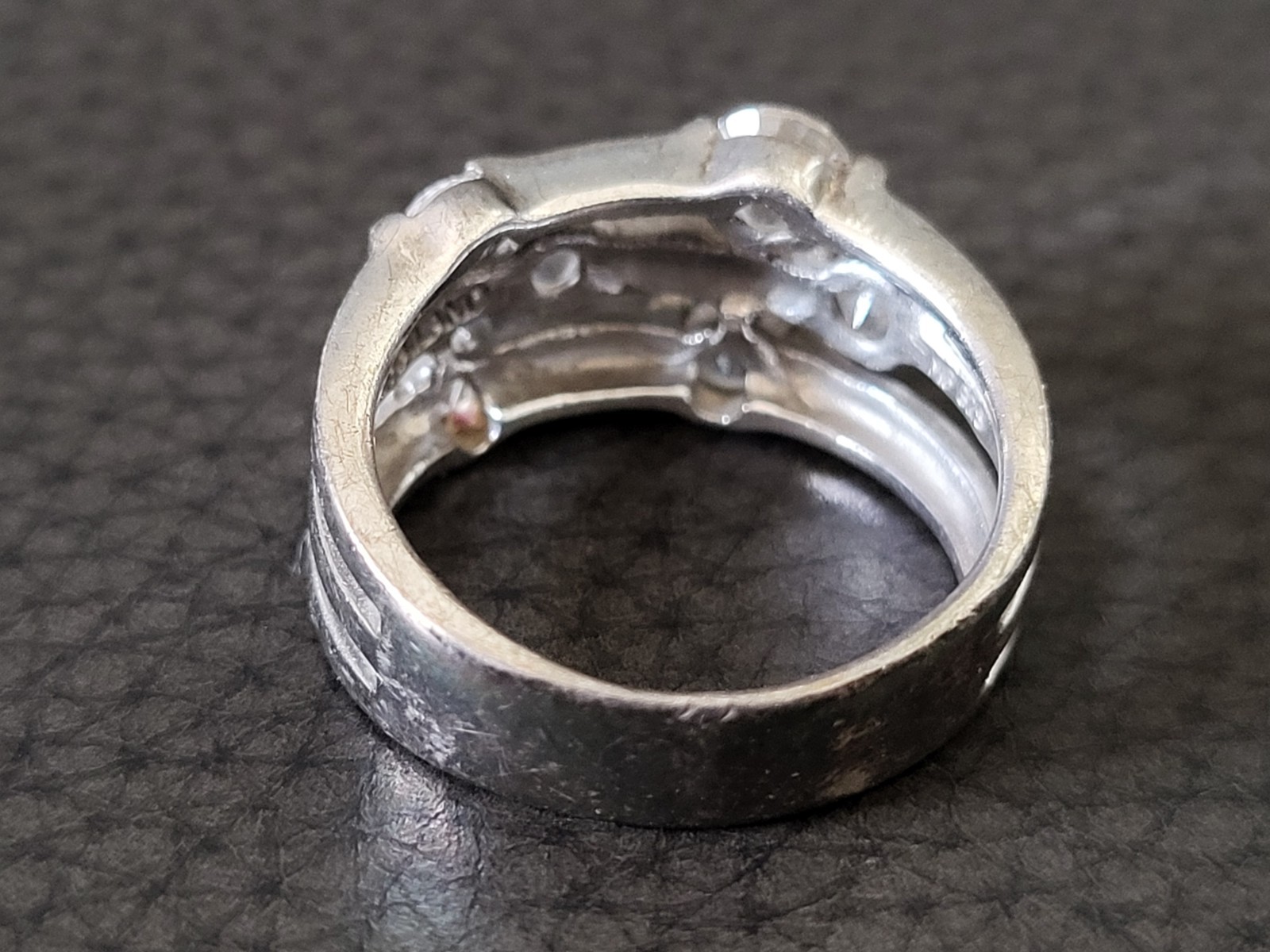 Vintage Sterling Silver Thailand Ring with clear stones. Nickel Free. Size 8