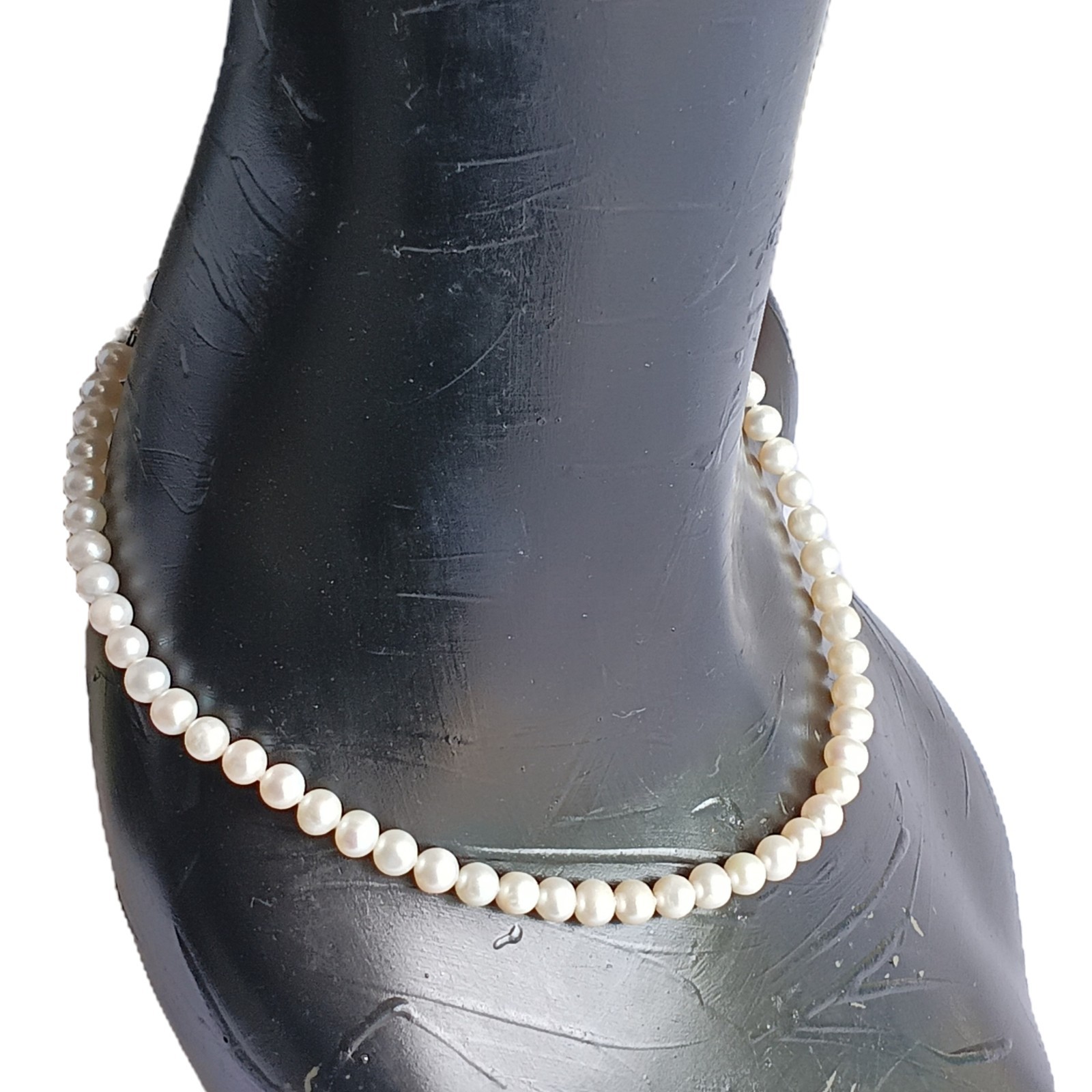 Vtg 17″ Classic Ivory Single Strand Fresh Water Round Pearl Necklace 6.35mm