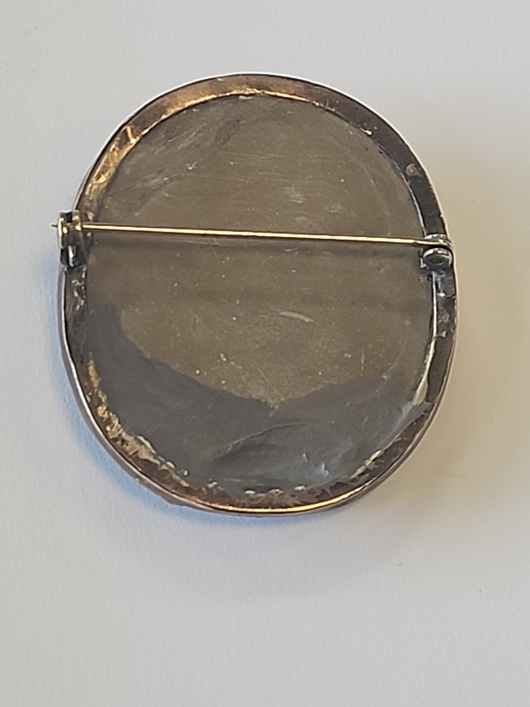 VINTAGE GREY OVAL CAMEO WITH GOLD TRIMMING