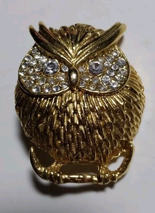 Owl Brooch – Gold Tone Rhinestone Eyes – Vintage