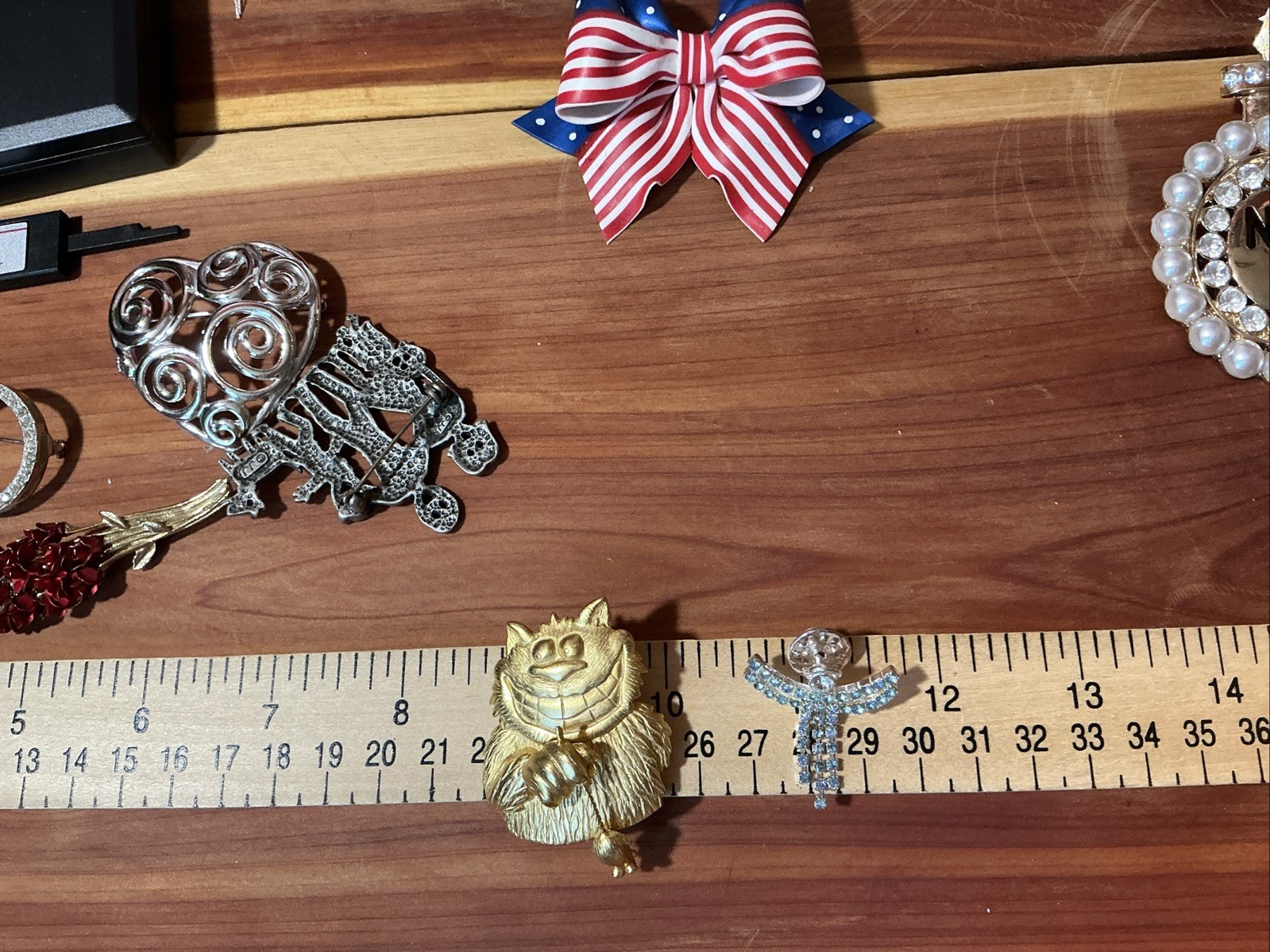 Vtg Jewelry Lot Of 10 JJ DM & Unsigned Mixed Metals Brooches Color Stones