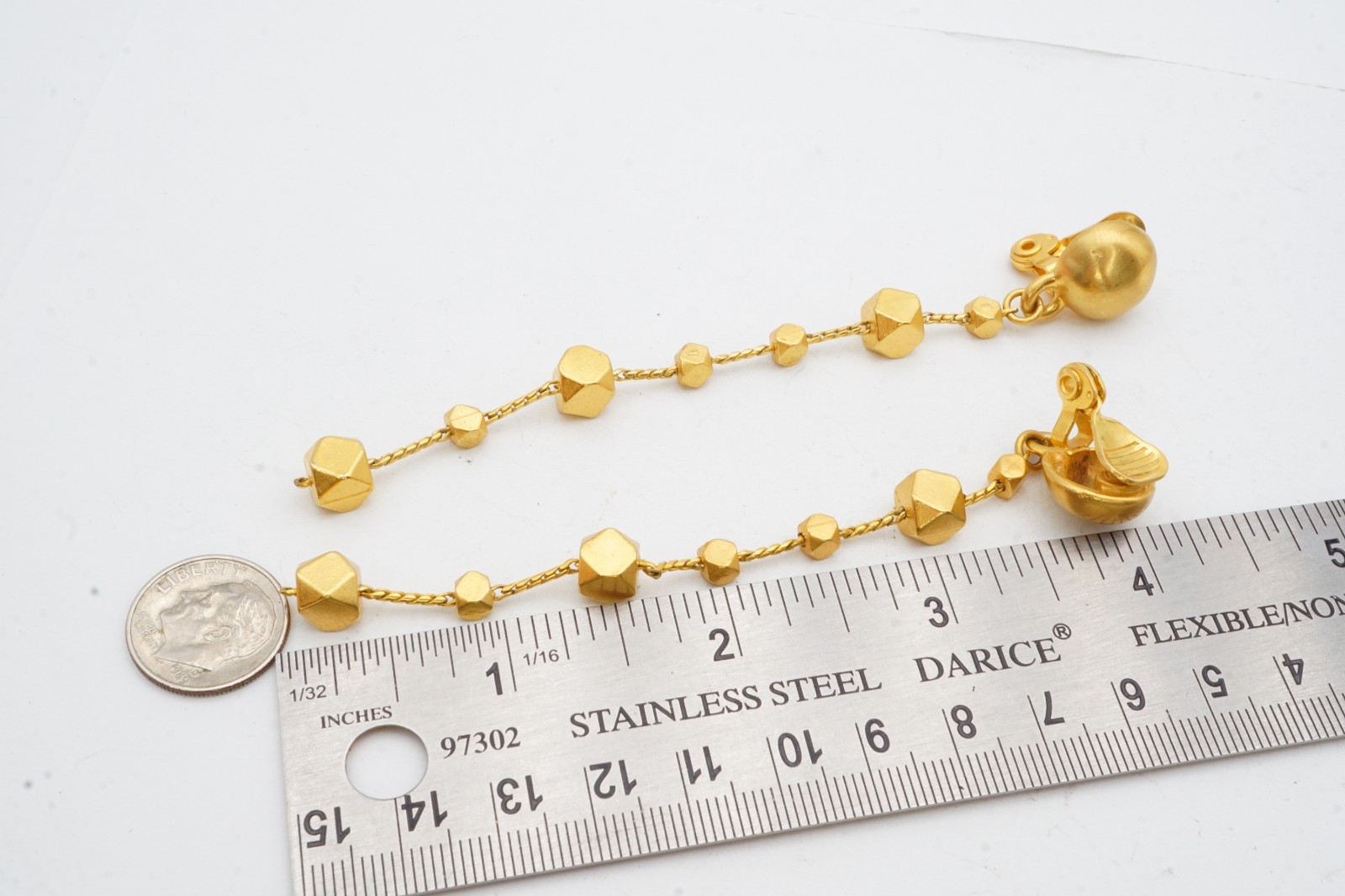 Vintage Clip On Earrings Gold Tone Z7