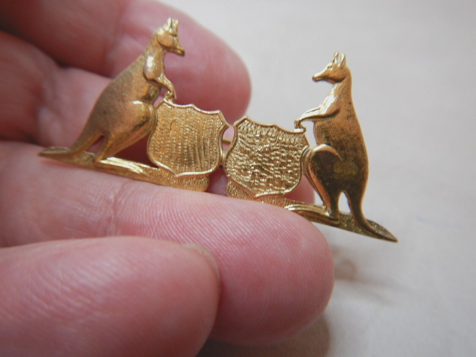 EARLY VINTAGE AUSTRALIAN GILDED DOUBLE KANGAROO BROOCH BY MILLERS SYDNEY 3725