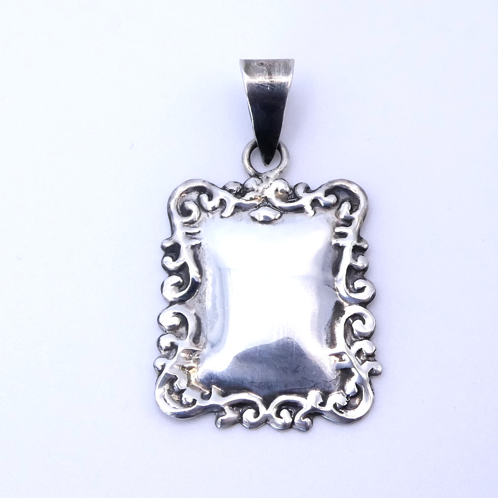 Vintage Sterling Silver 925 Repousse Engravable 1.5″ Womens Necklace Pendant