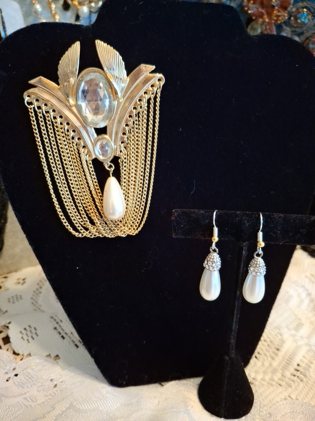 VTG Art Deco 4″ Brooch Huge Draped Chains Faux Pearl Drop Pin & Earrings