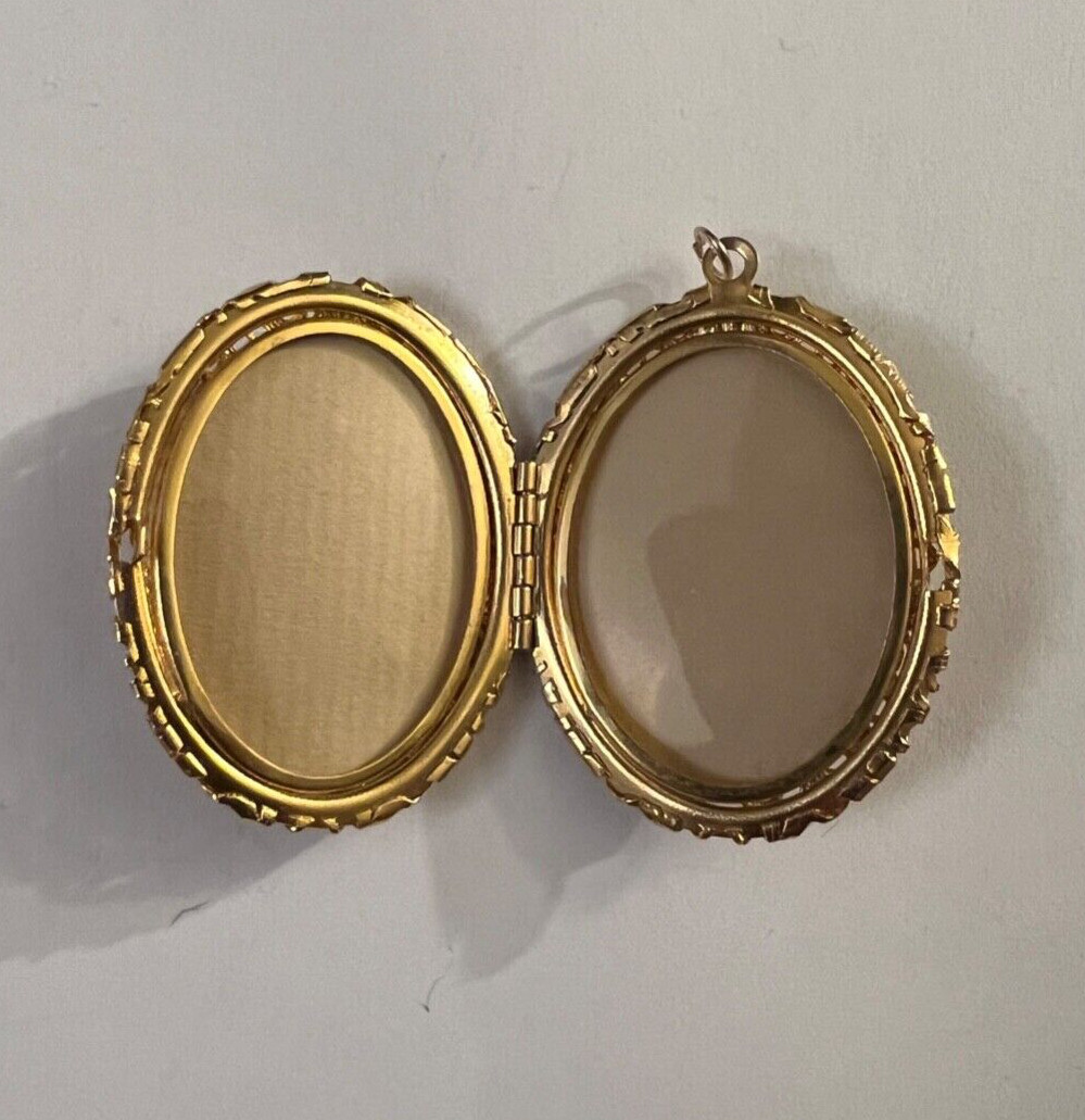 Vintage Oval Gold Tone Metal Locket Pendant Charm