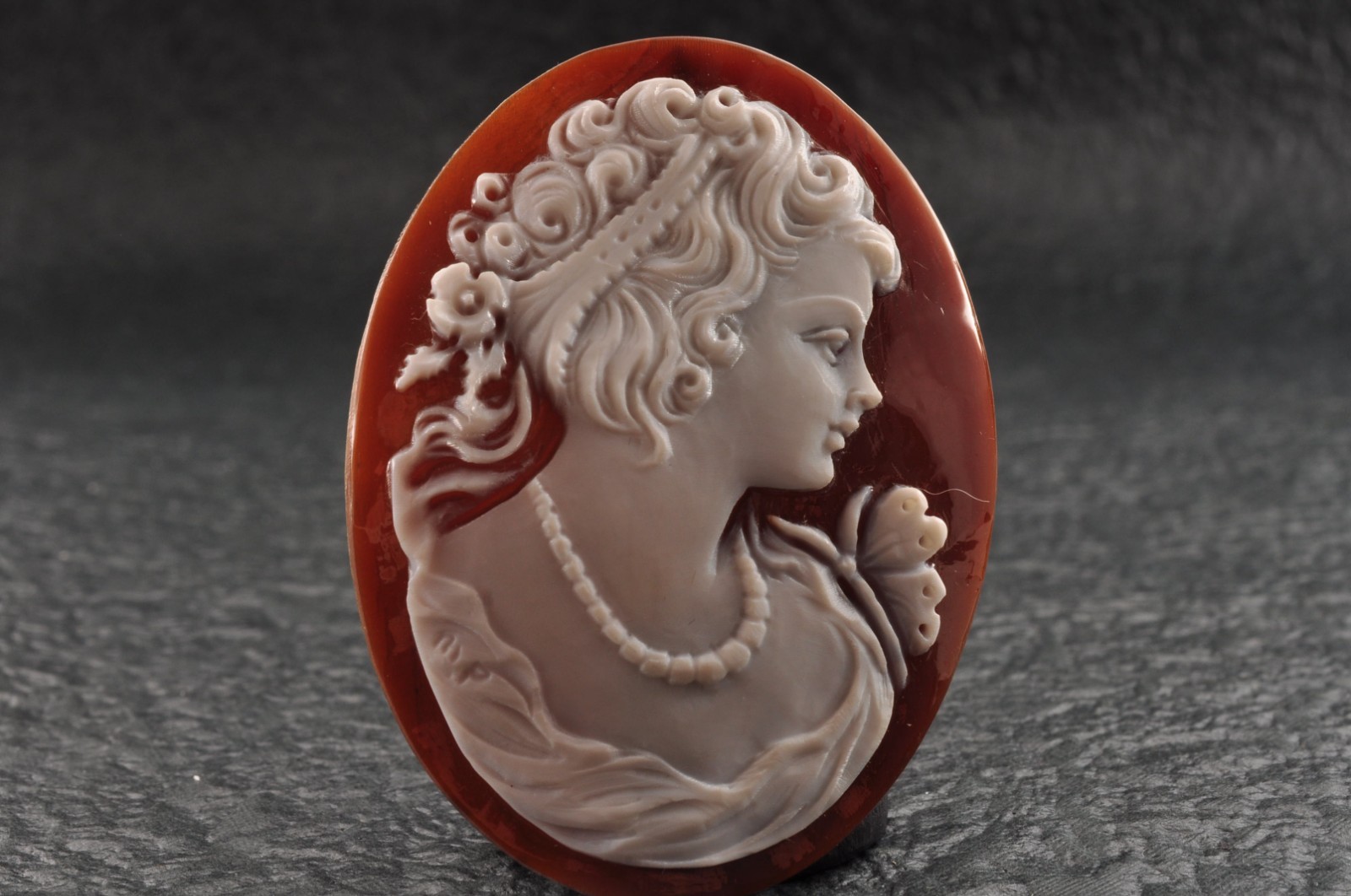 9 items , vintage shell cameo White and brown color (Total 323.0ct) with case.