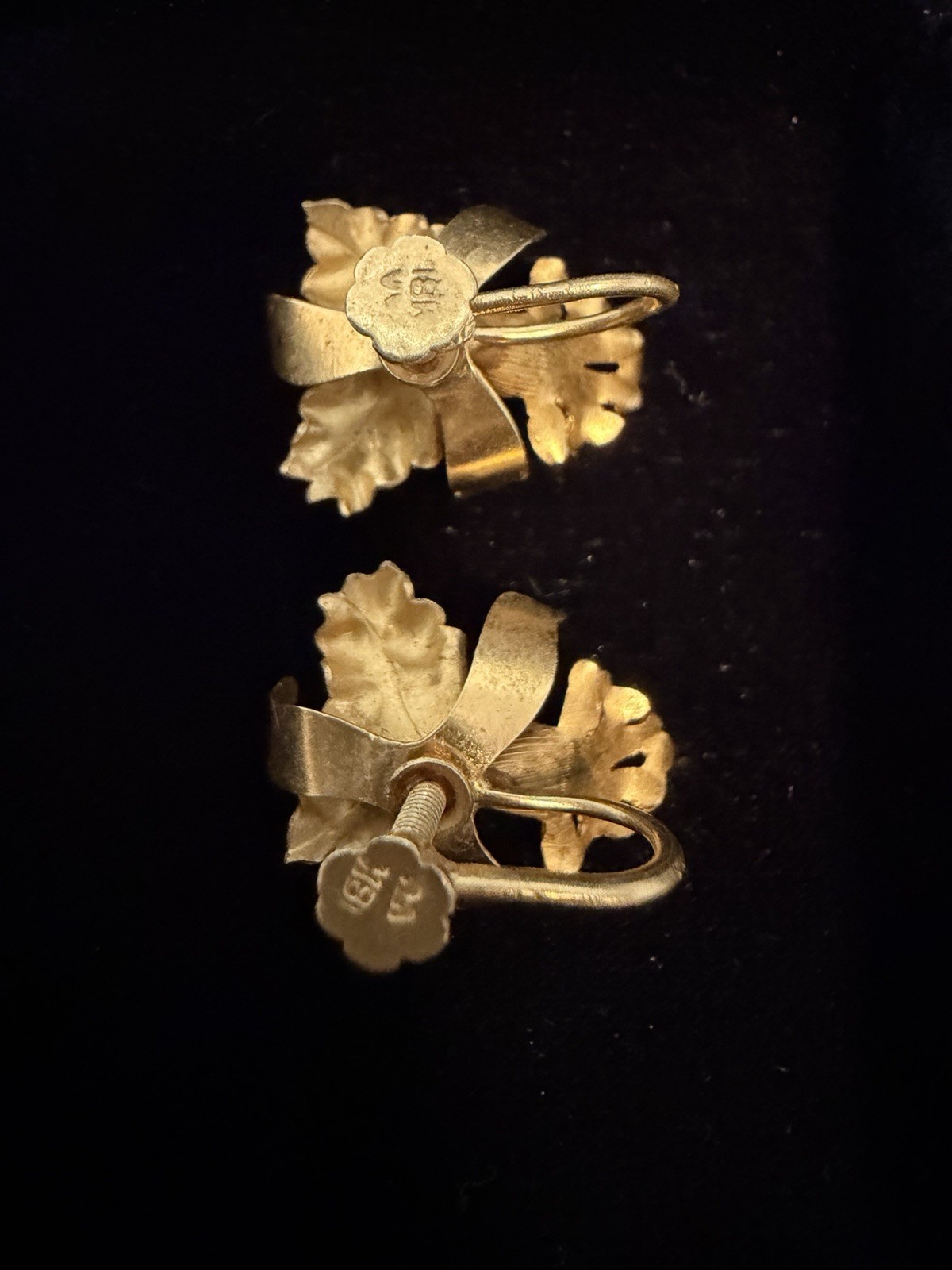 Vintage 18k/750 Gold Screw Back/Non-Pierced Orchid Earrings w/Pearls