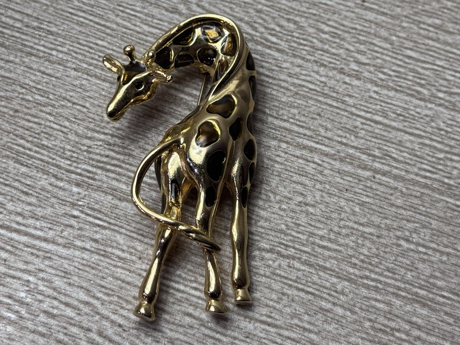 Vintage Goldtone Enamel Giraffe Animal Brooch Pin 3″ Long