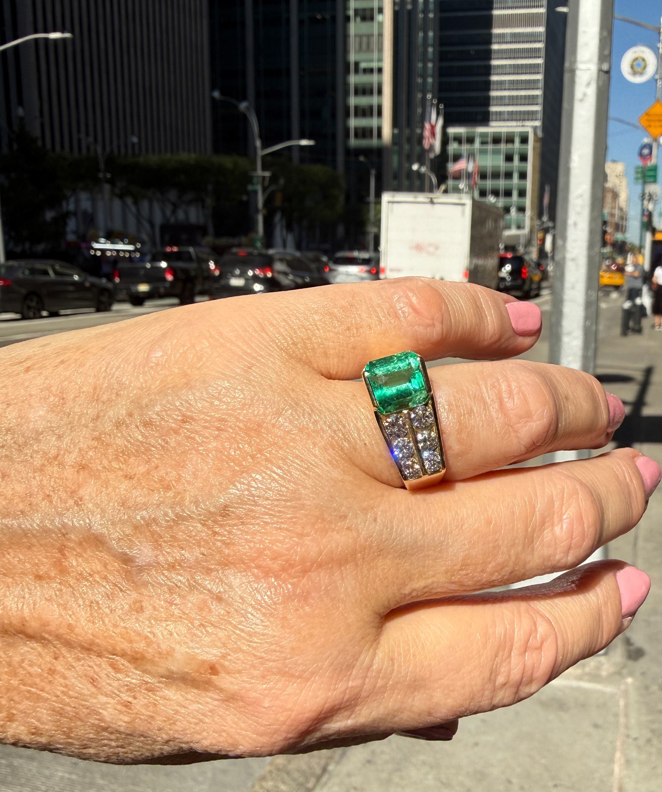 Vintage GIA 4.20ctw Natural Colombian Green Emerald Diamond 18K Yellow Gold Ring