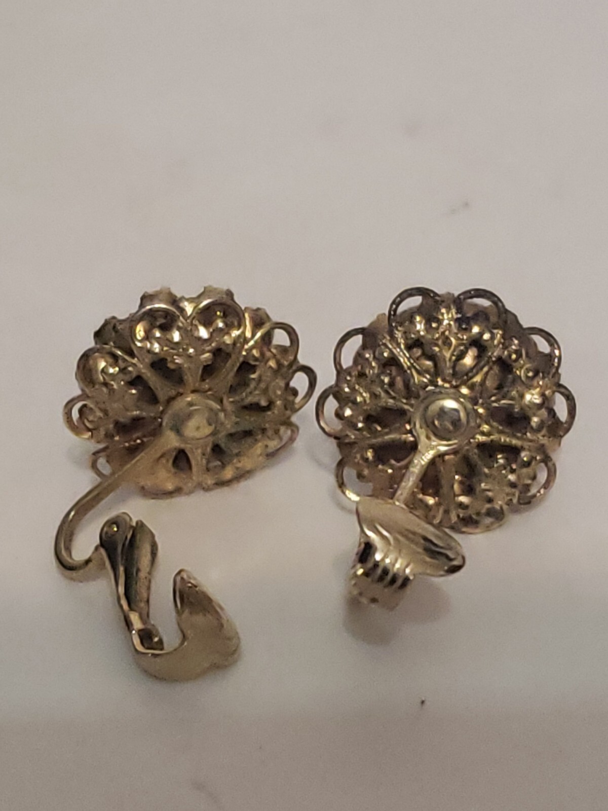 Sarah Coventry Wisteria Garnet Flower Gold Tone Filigree Clip On Earrings