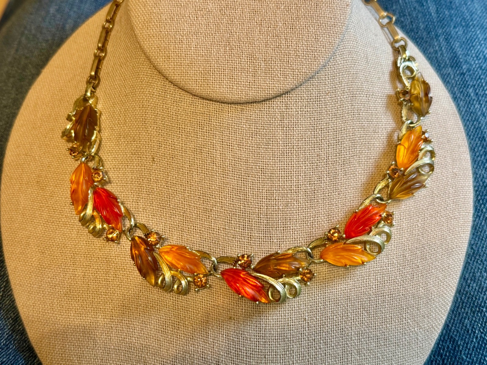 Mid Century Jelly Lucite Lisner autumn leaves and rhinestone choker 16″ adj.