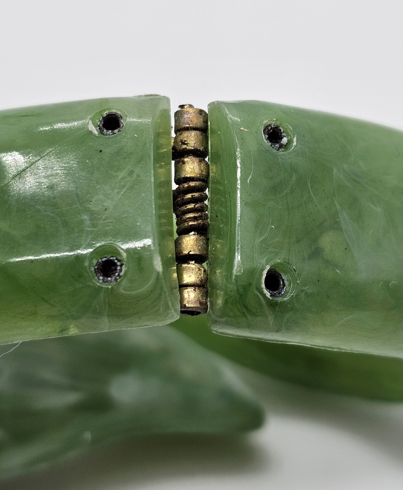 Vintage 1960 MCM Green Marbled Twist Lucite Clamper Bangle Bracelet 7″ Hong Kong