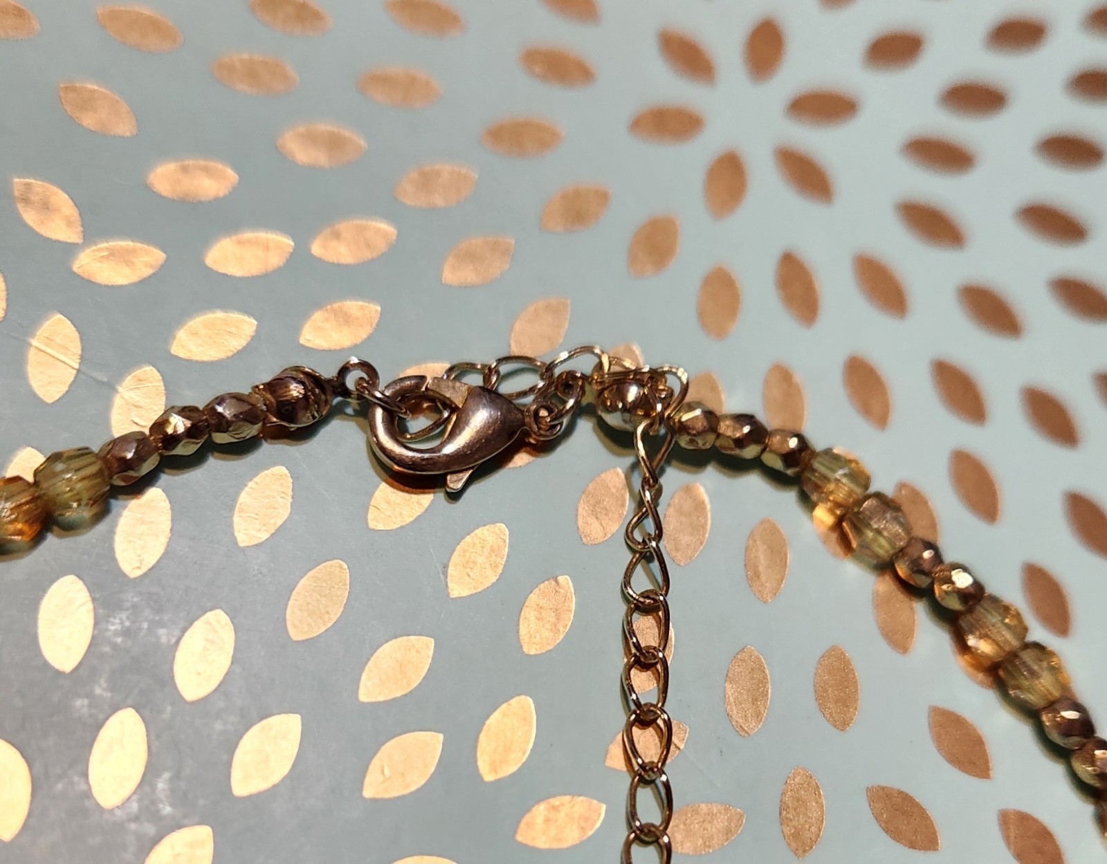 Vtg Cookie Lee faceted Purples/Yellows Lucite Charm Necklace on pale Gold chain