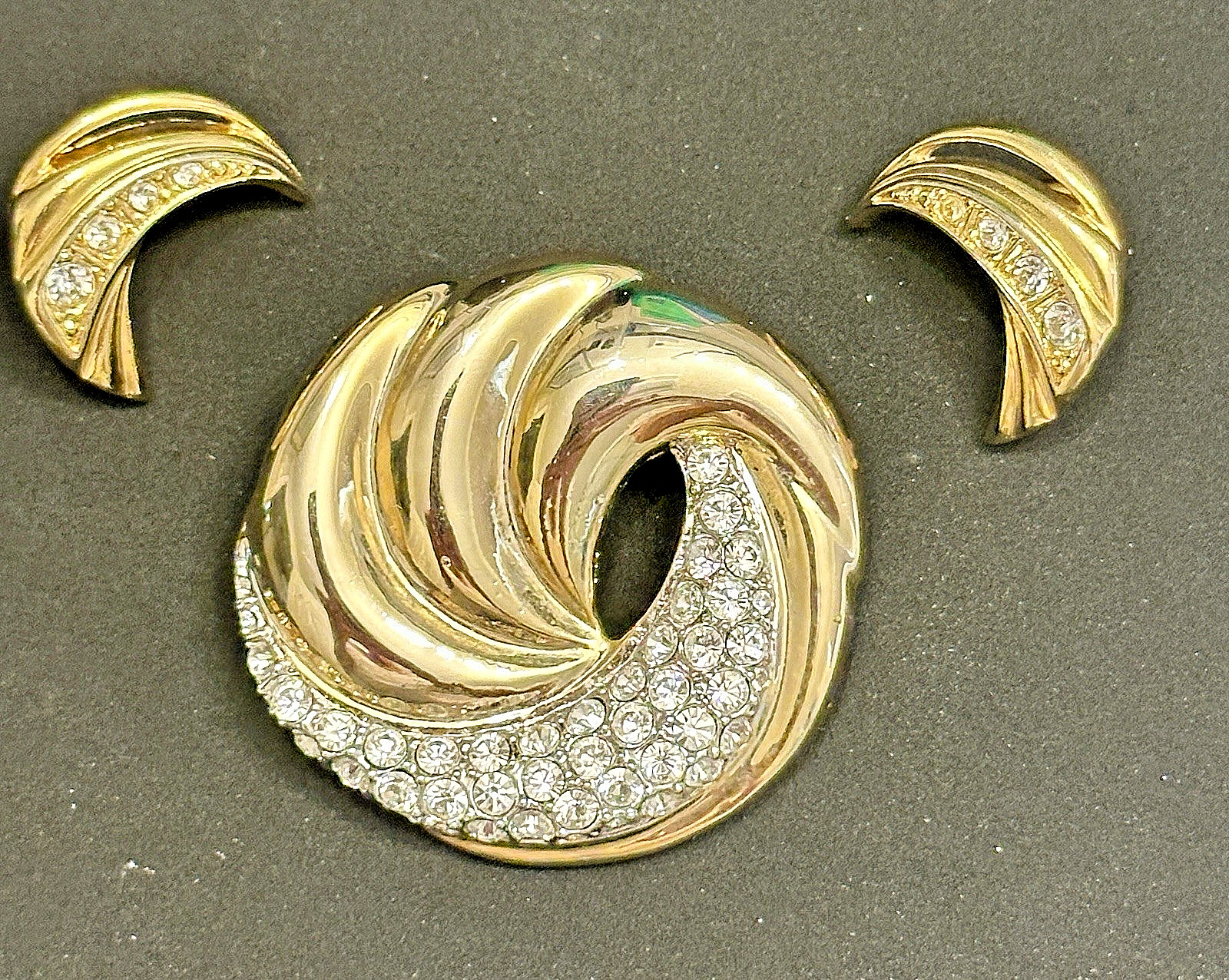 Vintage Gold-toned brooch and earrings set with rhinestones