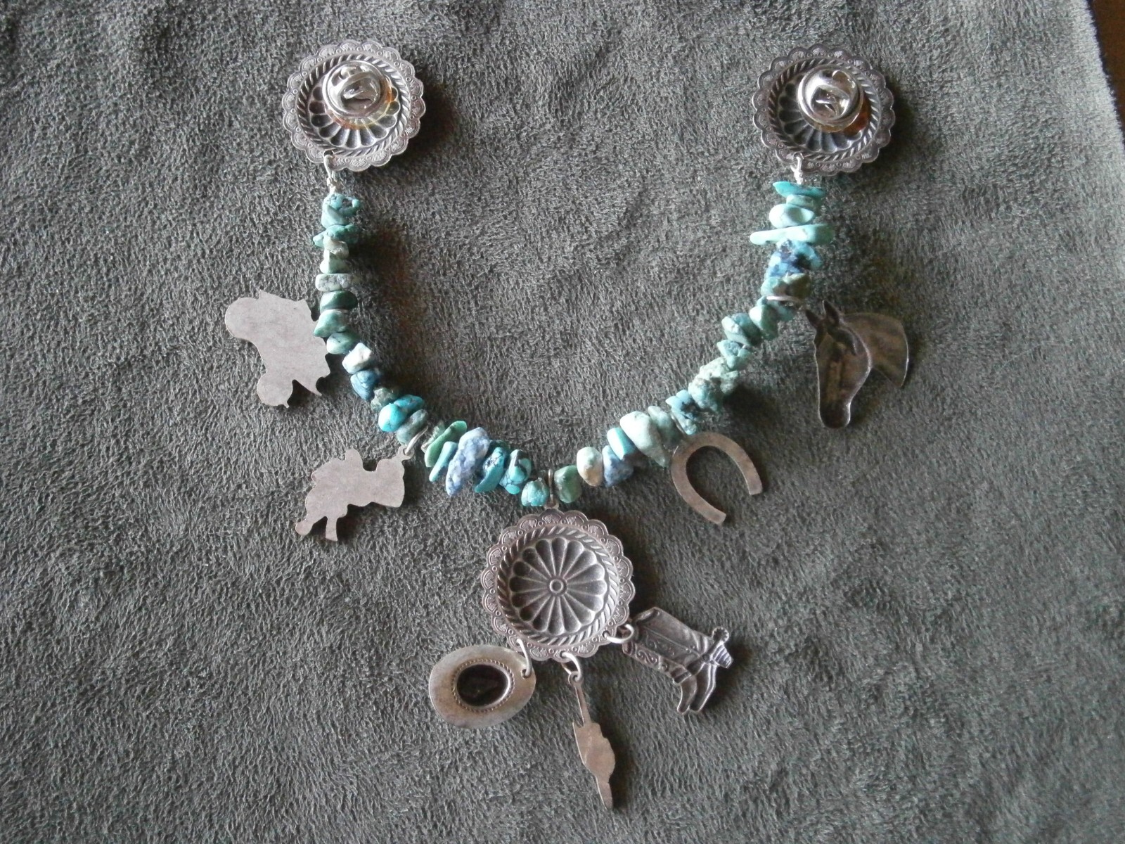 Silvertone Southwestern Theme Turquoise Chips Sweater Dress Clip Collar Pin 30g