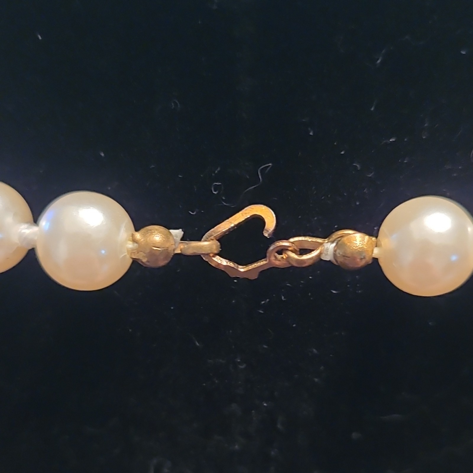 Vintage Roman White Imitation Pearl Beaded Necklace w/ Gold Flower Pendant Hook