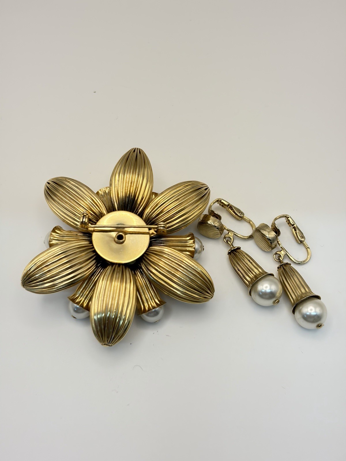 Lg Vintage Gold Tone Faux Pearl Floral Brooch & Matching Earrings Corsage Style