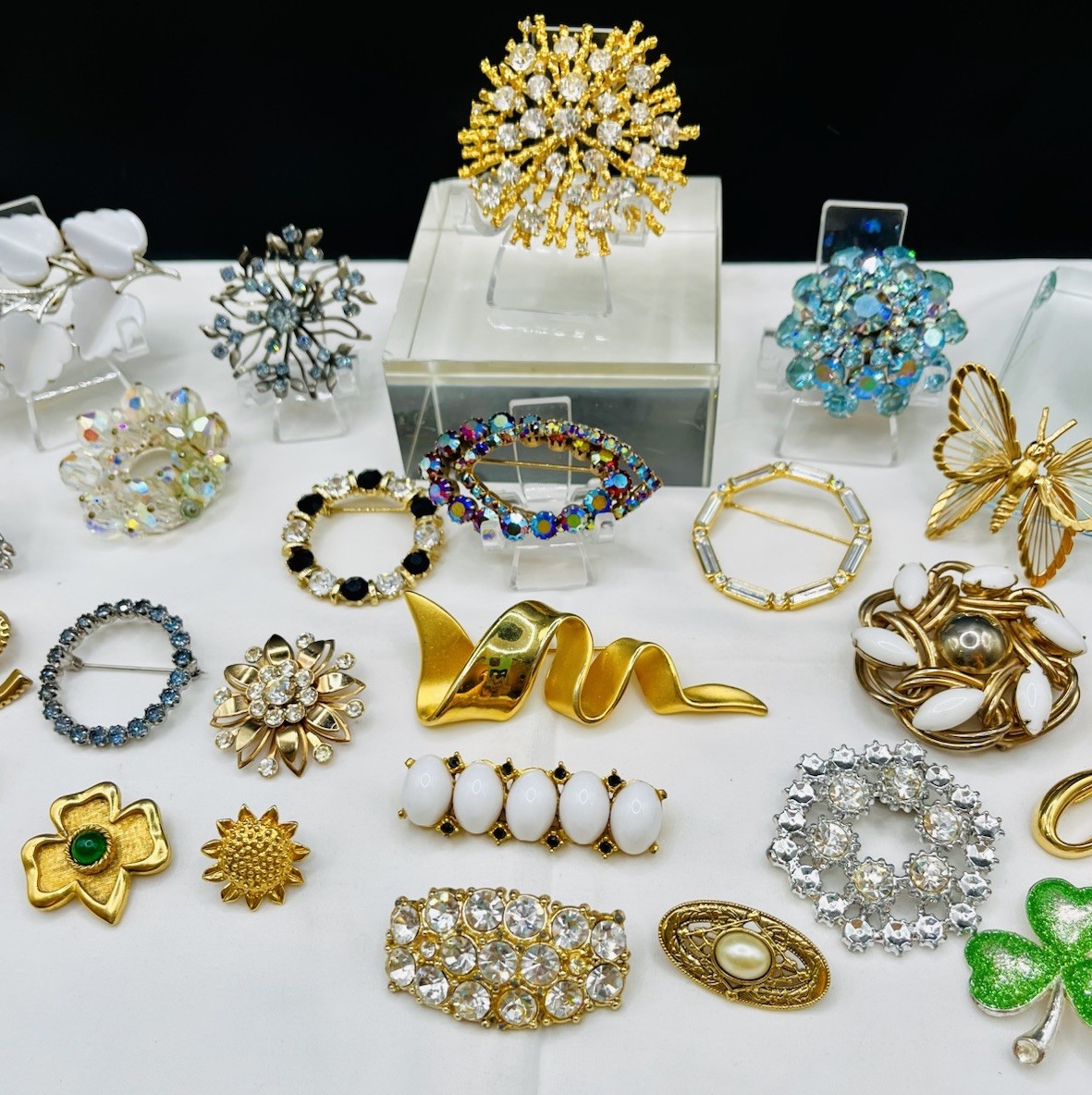 Vtg. Brooch Lot Some Signed Rhinestone, Gold Silver Tone Wear Resell 28pc Monet